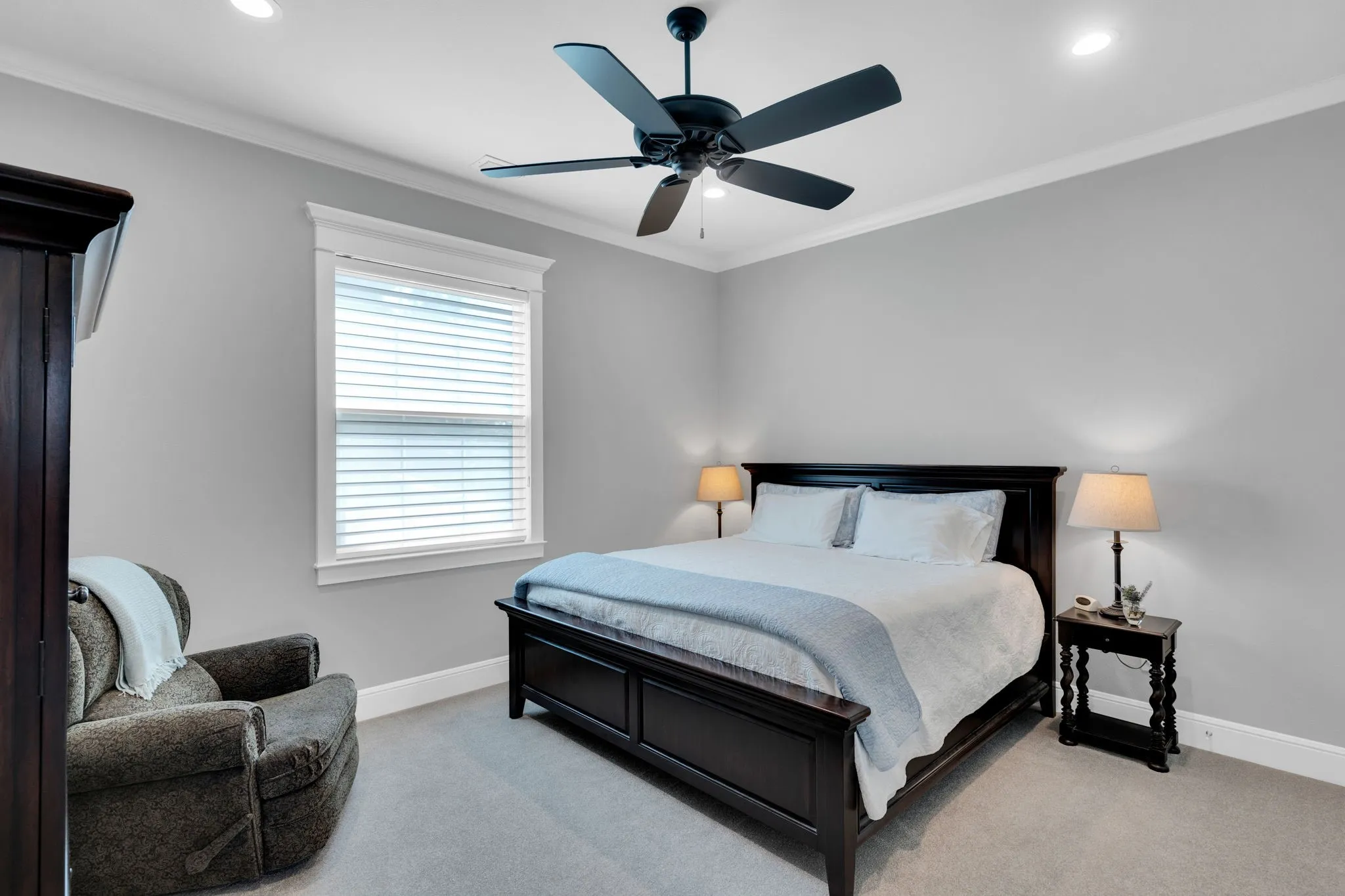 Bedroom with crown molding, carpet, a ceiling fan, and recessed lighting