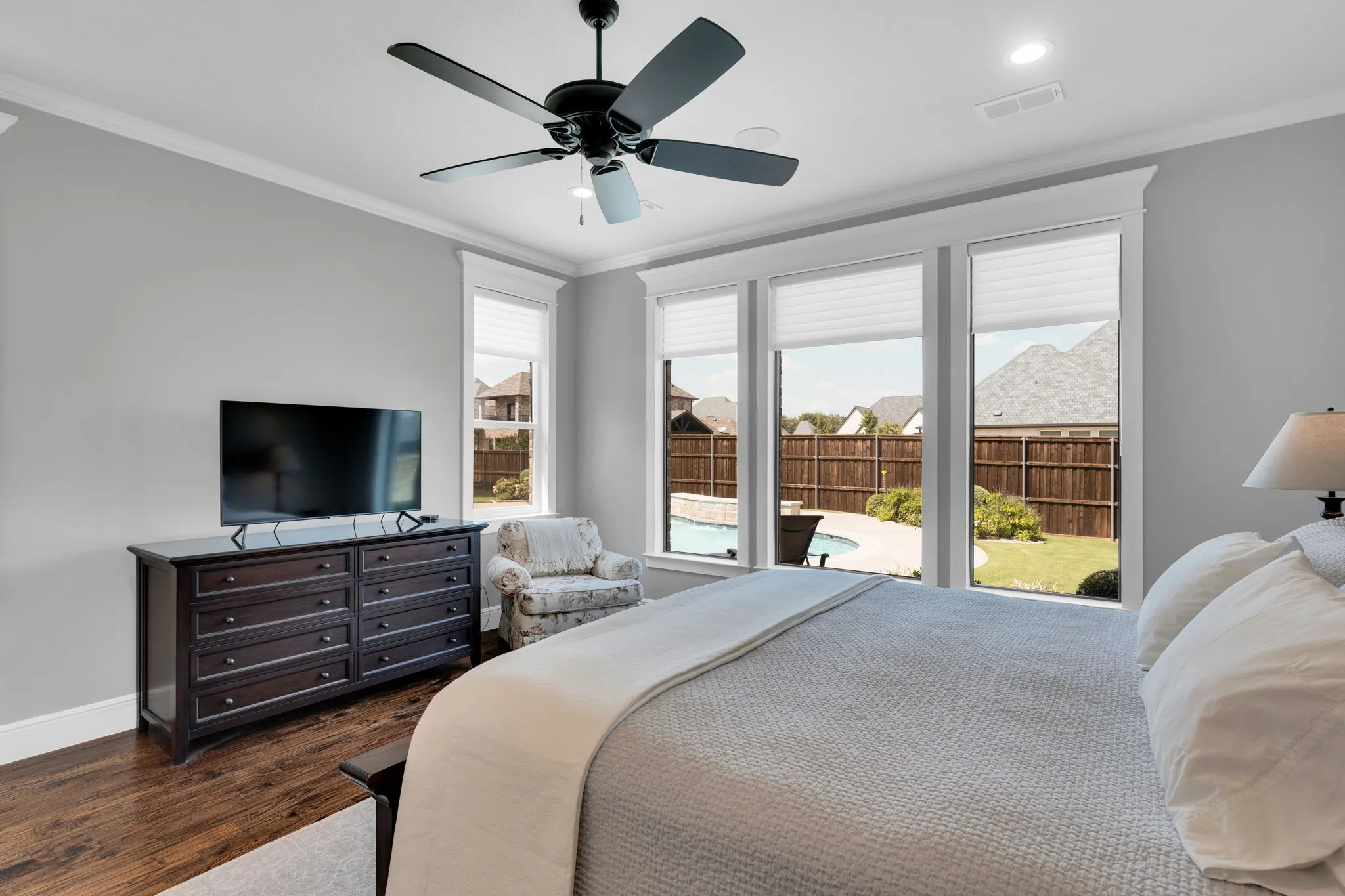 Bedroom featuring ornamental molding, dark wood-style flooring, a ceiling fan, and recessed lighting