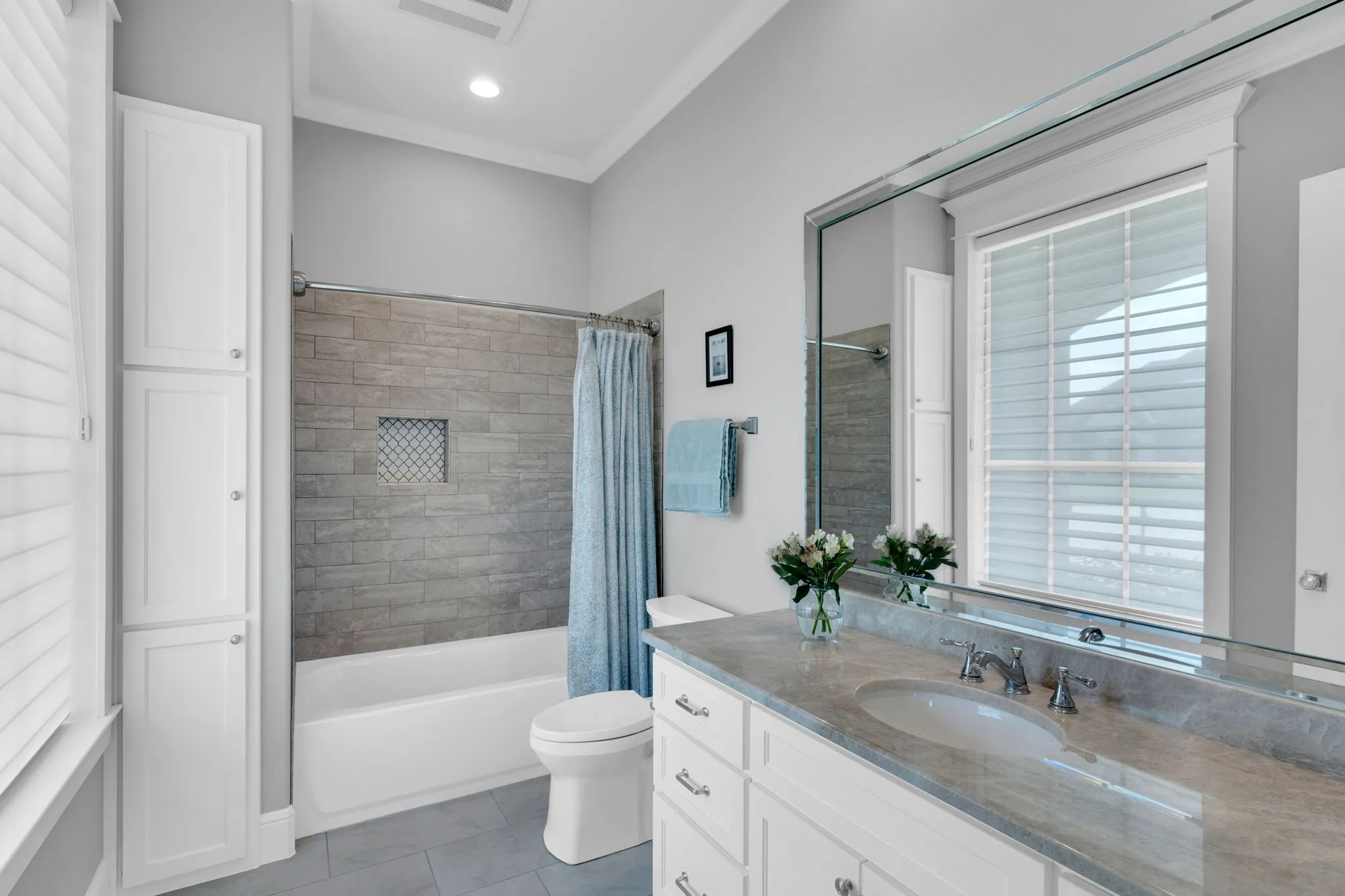 Full bathroom featuring shower / bathtub combination with curtain, vanity, dark tile patterned floors, and crown molding