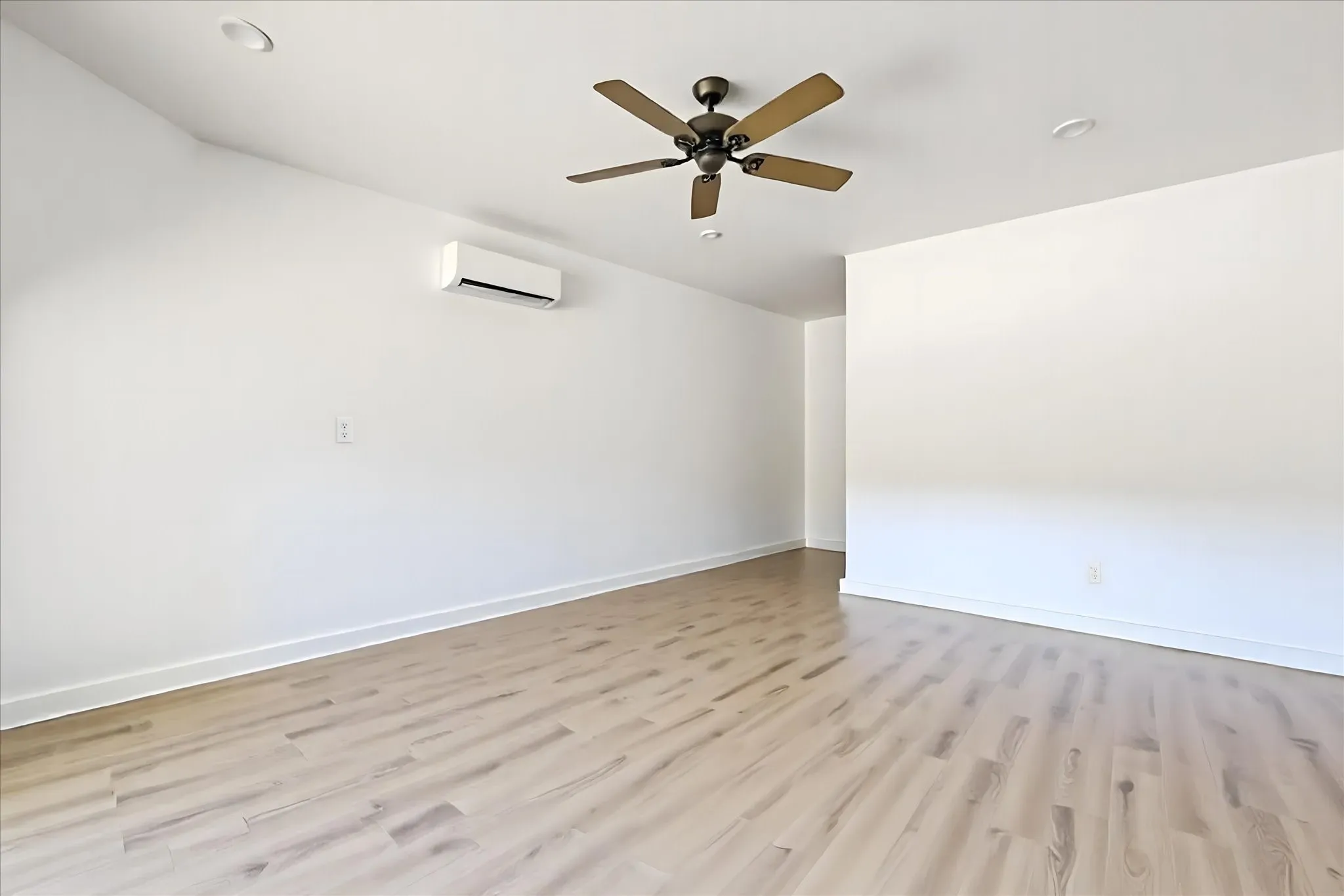 Warehouse For Sale in Hood County , 834 Riley Lane, Tolar, Texas 76476, 0, 0, Garage spaces, 0 Sqft, built in 2017, New Construction - Complete, mls#21086480, Real Estate Agent in Tolar, Homes For Sale in Hood county, Homes For Sale in Tolar, Realtor in Tolar Texas, Real Estate Brokerage Independent Realty Texas, Luminita Cordes Realtor