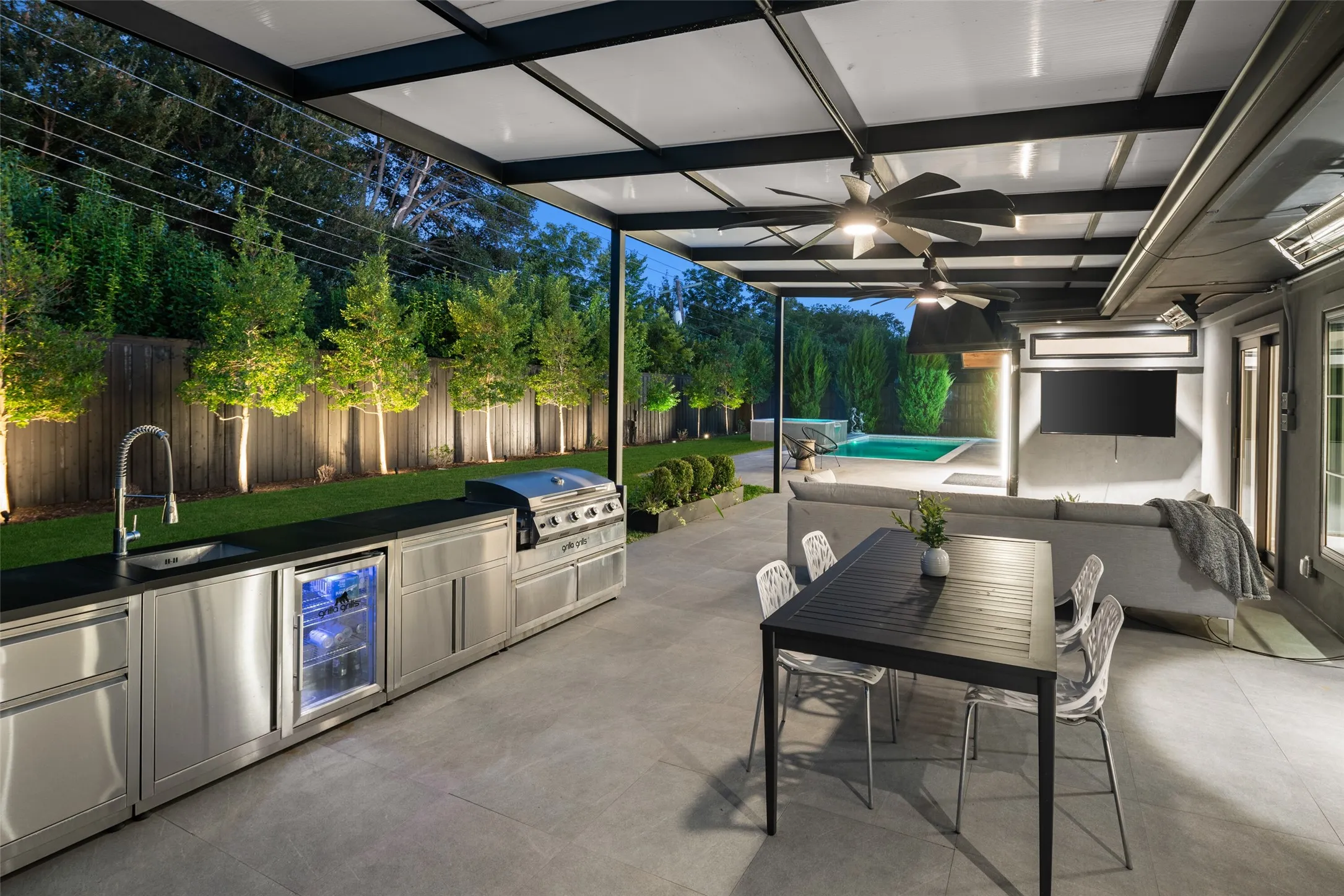 Wonderful grilling and dining space...