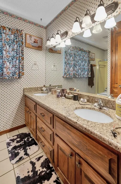 Farm For Sale in Mc Lennan County , 203 River Lane, Waco, Texas 76708, 4 Bedroom, 3 Bathroom, 2 Garage spaces, 2,684 Sqft, built in 1976, Preowned, mls#21071239, Real Estate Agent in Waco, Homes For Sale in Mc Lennan county, Homes For Sale in Waco, Realtor in Waco Texas, Real Estate Brokerage Independent Realty Texas, Luminita Cordes Realtor
