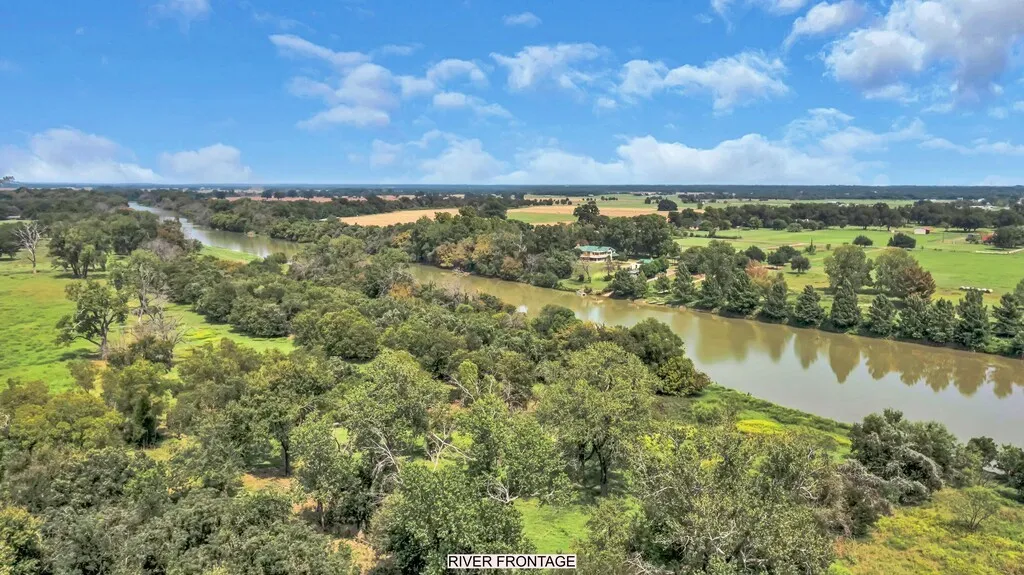 Farm For Sale in Mc Lennan County , 203 River Lane, Waco, Texas 76708, 4 Bedroom, 3 Bathroom, 2 Garage spaces, 2,684 Sqft, built in 1976, Preowned, mls#21071239, Real Estate Agent in Waco, Homes For Sale in Mc Lennan county, Homes For Sale in Waco, Realtor in Waco Texas, Real Estate Brokerage Independent Realty Texas, Luminita Cordes Realtor