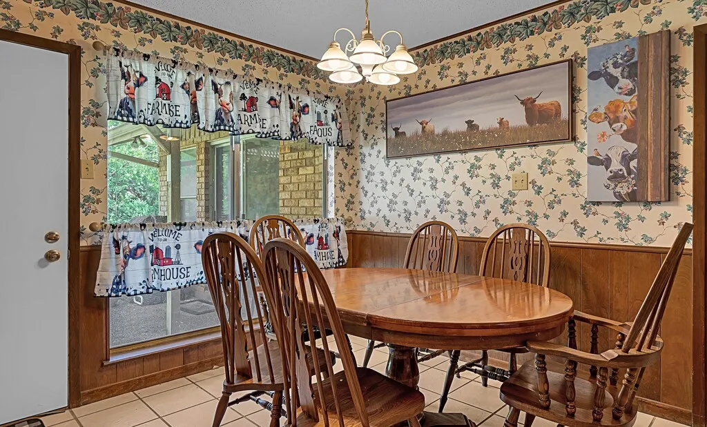 Farm For Sale in Mc Lennan County , 203 River Lane, Waco, Texas 76708, 4 Bedroom, 3 Bathroom, 2 Garage spaces, 2,684 Sqft, built in 1976, Preowned, mls#21071239, Real Estate Agent in Waco, Homes For Sale in Mc Lennan county, Homes For Sale in Waco, Realtor in Waco Texas, Real Estate Brokerage Independent Realty Texas, Luminita Cordes Realtor
