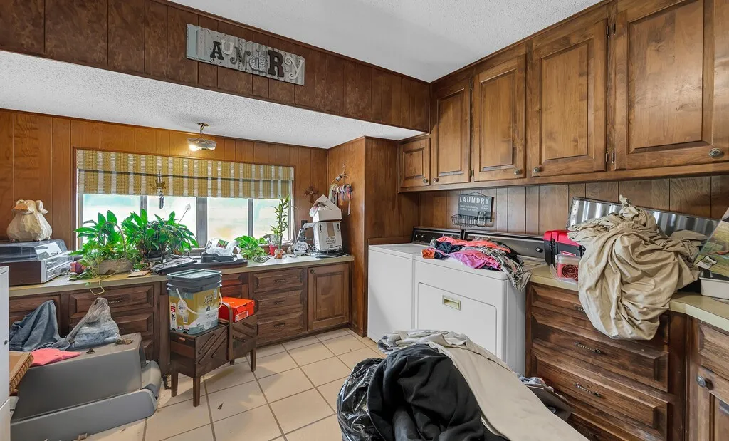 Farm For Sale in Mc Lennan County , 203 River Lane, Waco, Texas 76708, 4 Bedroom, 3 Bathroom, 2 Garage spaces, 2,684 Sqft, built in 1976, Preowned, mls#21071239, Real Estate Agent in Waco, Homes For Sale in Mc Lennan county, Homes For Sale in Waco, Realtor in Waco Texas, Real Estate Brokerage Independent Realty Texas, Luminita Cordes Realtor