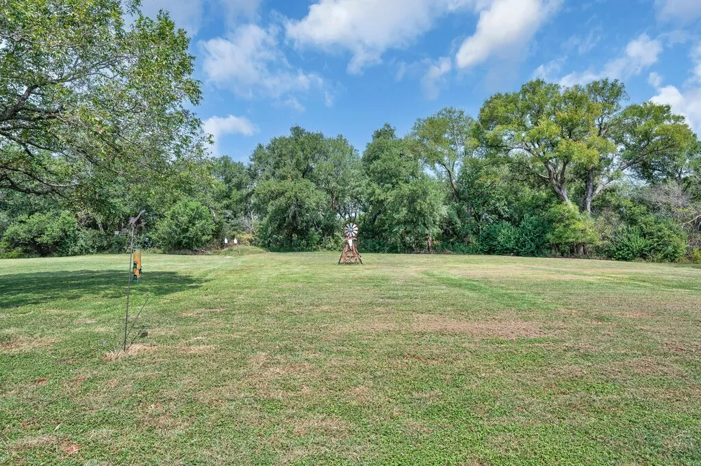 Farm For Sale in Mc Lennan County , 203 River Lane, Waco, Texas 76708, 4 Bedroom, 3 Bathroom, 2 Garage spaces, 2,684 Sqft, built in 1976, Preowned, mls#21071239, Real Estate Agent in Waco, Homes For Sale in Mc Lennan county, Homes For Sale in Waco, Realtor in Waco Texas, Real Estate Brokerage Independent Realty Texas, Luminita Cordes Realtor