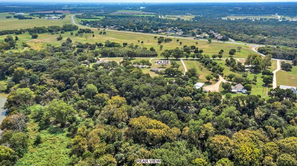 Farm For Sale in Mc Lennan County , 203 River Lane, Waco, Texas 76708, 4 Bedroom, 3 Bathroom, 2 Garage spaces, 2,684 Sqft, built in 1976, Preowned, mls#21071239, Real Estate Agent in Waco, Homes For Sale in Mc Lennan county, Homes For Sale in Waco, Realtor in Waco Texas, Real Estate Brokerage Independent Realty Texas, Luminita Cordes Realtor