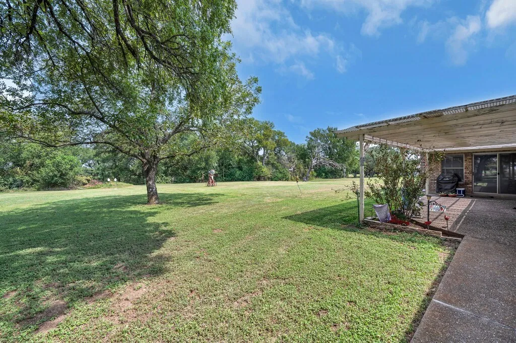 Farm For Sale in Mc Lennan County , 203 River Lane, Waco, Texas 76708, 4 Bedroom, 3 Bathroom, 2 Garage spaces, 2,684 Sqft, built in 1976, Preowned, mls#21071239, Real Estate Agent in Waco, Homes For Sale in Mc Lennan county, Homes For Sale in Waco, Realtor in Waco Texas, Real Estate Brokerage Independent Realty Texas, Luminita Cordes Realtor