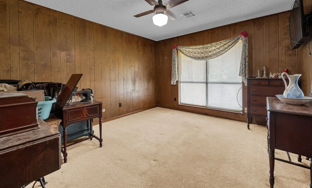 Farm For Sale in Mc Lennan County , 203 River Lane, Waco, Texas 76708, 4 Bedroom, 3 Bathroom, 2 Garage spaces, 2,684 Sqft, built in 1976, Preowned, mls#21071239, Real Estate Agent in Waco, Homes For Sale in Mc Lennan county, Homes For Sale in Waco, Realtor in Waco Texas, Real Estate Brokerage Independent Realty Texas, Luminita Cordes Realtor