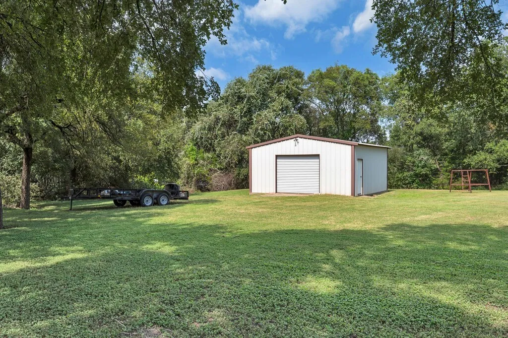 Farm For Sale in Mc Lennan County , 203 River Lane, Waco, Texas 76708, 4 Bedroom, 3 Bathroom, 2 Garage spaces, 2,684 Sqft, built in 1976, Preowned, mls#21071239, Real Estate Agent in Waco, Homes For Sale in Mc Lennan county, Homes For Sale in Waco, Realtor in Waco Texas, Real Estate Brokerage Independent Realty Texas, Luminita Cordes Realtor