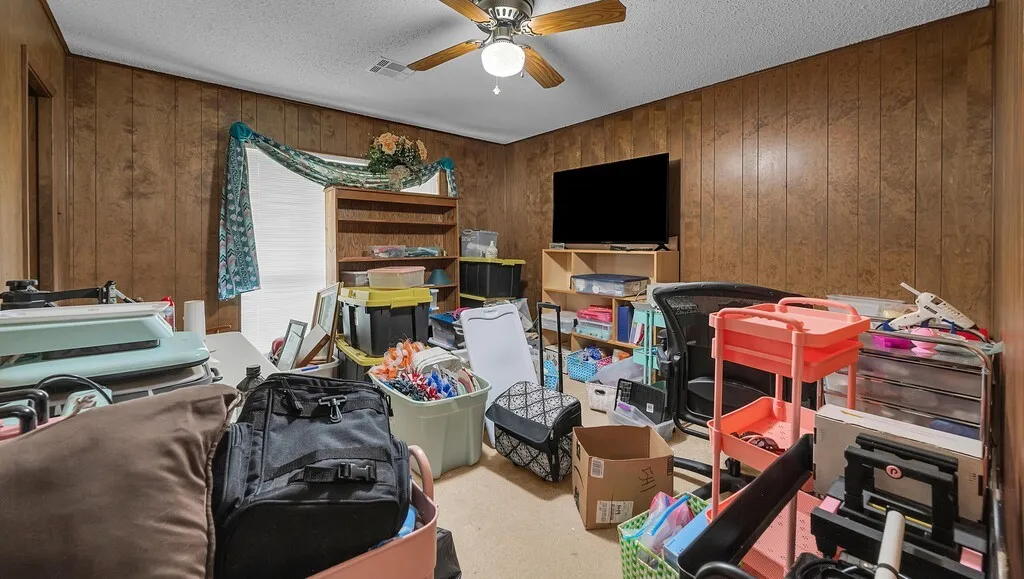 Farm For Sale in Mc Lennan County , 203 River Lane, Waco, Texas 76708, 4 Bedroom, 3 Bathroom, 2 Garage spaces, 2,684 Sqft, built in 1976, Preowned, mls#21071239, Real Estate Agent in Waco, Homes For Sale in Mc Lennan county, Homes For Sale in Waco, Realtor in Waco Texas, Real Estate Brokerage Independent Realty Texas, Luminita Cordes Realtor