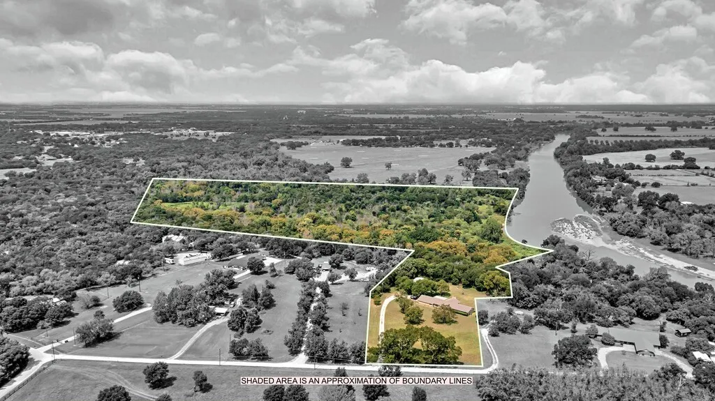 Farm For Sale in Mc Lennan County , 203 River Lane, Waco, Texas 76708, 4 Bedroom, 3 Bathroom, 2 Garage spaces, 2,684 Sqft, built in 1976, Preowned, mls#21071239, Real Estate Agent in Waco, Homes For Sale in Mc Lennan county, Homes For Sale in Waco, Realtor in Waco Texas, Real Estate Brokerage Independent Realty Texas, Luminita Cordes Realtor