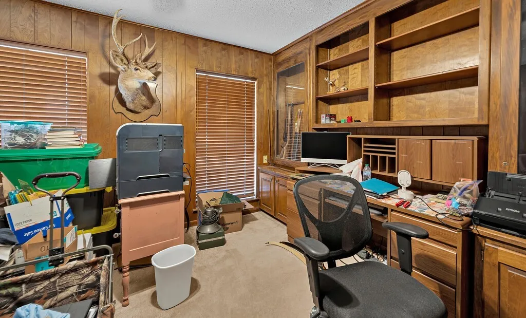 Farm For Sale in Mc Lennan County , 203 River Lane, Waco, Texas 76708, 4 Bedroom, 3 Bathroom, 2 Garage spaces, 2,684 Sqft, built in 1976, Preowned, mls#21071239, Real Estate Agent in Waco, Homes For Sale in Mc Lennan county, Homes For Sale in Waco, Realtor in Waco Texas, Real Estate Brokerage Independent Realty Texas, Luminita Cordes Realtor