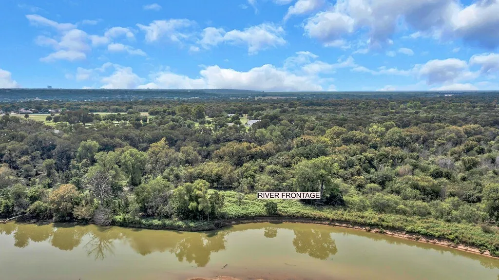 Farm For Sale in Mc Lennan County , 203 River Lane, Waco, Texas 76708, 4 Bedroom, 3 Bathroom, 2 Garage spaces, 2,684 Sqft, built in 1976, Preowned, mls#21071239, Real Estate Agent in Waco, Homes For Sale in Mc Lennan county, Homes For Sale in Waco, Realtor in Waco Texas, Real Estate Brokerage Independent Realty Texas, Luminita Cordes Realtor