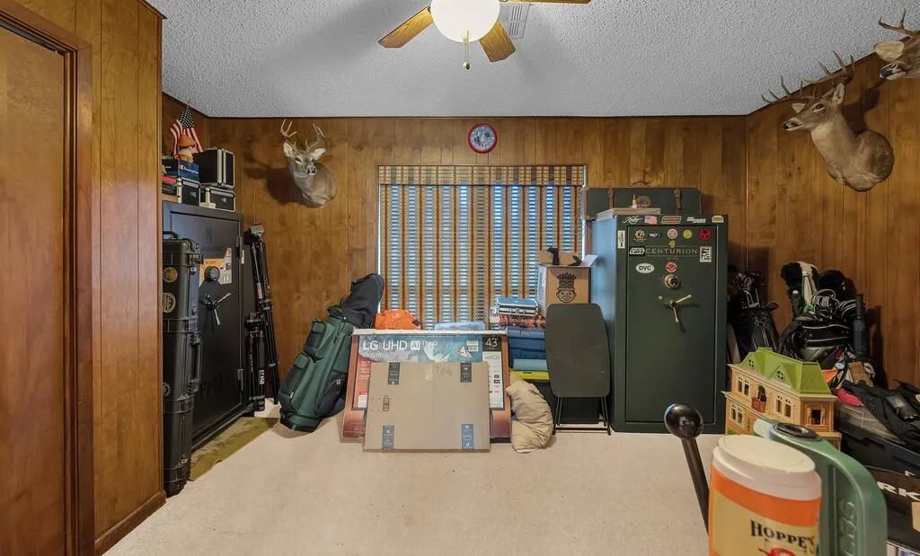 Farm For Sale in Mc Lennan County , 203 River Lane, Waco, Texas 76708, 4 Bedroom, 3 Bathroom, 2 Garage spaces, 2,684 Sqft, built in 1976, Preowned, mls#21071239, Real Estate Agent in Waco, Homes For Sale in Mc Lennan county, Homes For Sale in Waco, Realtor in Waco Texas, Real Estate Brokerage Independent Realty Texas, Luminita Cordes Realtor