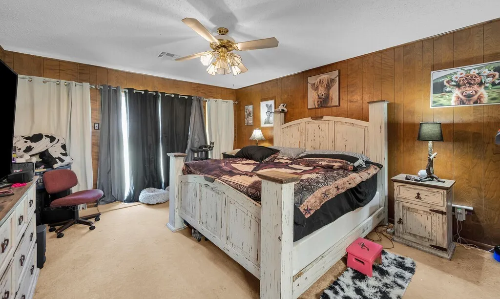 Farm For Sale in Mc Lennan County , 203 River Lane, Waco, Texas 76708, 4 Bedroom, 3 Bathroom, 2 Garage spaces, 2,684 Sqft, built in 1976, Preowned, mls#21071239, Real Estate Agent in Waco, Homes For Sale in Mc Lennan county, Homes For Sale in Waco, Realtor in Waco Texas, Real Estate Brokerage Independent Realty Texas, Luminita Cordes Realtor