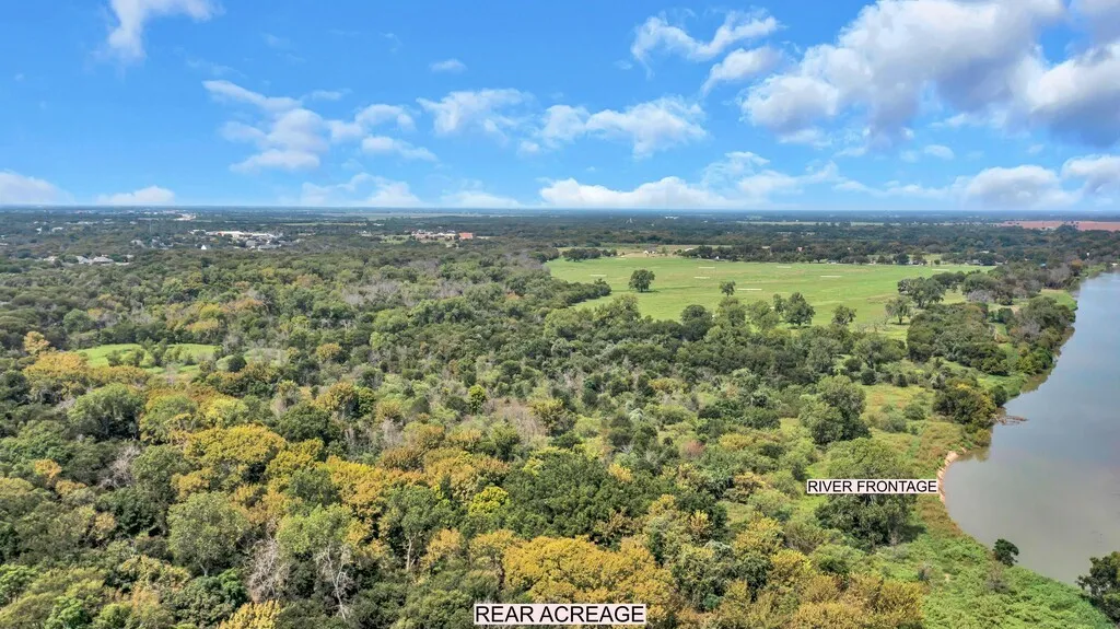 Farm For Sale in Mc Lennan County , 203 River Lane, Waco, Texas 76708, 4 Bedroom, 3 Bathroom, 2 Garage spaces, 2,684 Sqft, built in 1976, Preowned, mls#21071239, Real Estate Agent in Waco, Homes For Sale in Mc Lennan county, Homes For Sale in Waco, Realtor in Waco Texas, Real Estate Brokerage Independent Realty Texas, Luminita Cordes Realtor