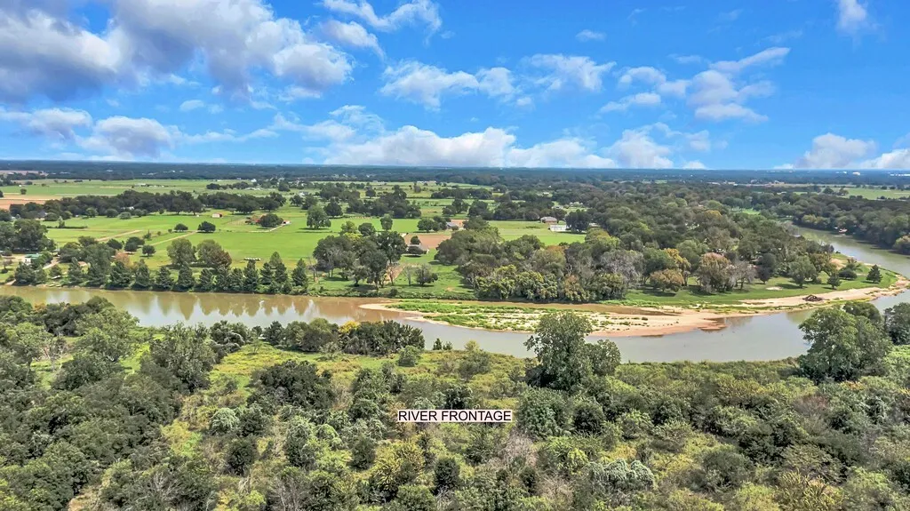 Farm For Sale in Mc Lennan County , 203 River Lane, Waco, Texas 76708, 4 Bedroom, 3 Bathroom, 2 Garage spaces, 2,684 Sqft, built in 1976, Preowned, mls#21071239, Real Estate Agent in Waco, Homes For Sale in Mc Lennan county, Homes For Sale in Waco, Realtor in Waco Texas, Real Estate Brokerage Independent Realty Texas, Luminita Cordes Realtor