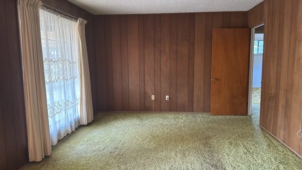 Single Family Residence For Sale in Henderson County , 609 N Martin Street, Malakoff, Texas 75148, 3 Bedroom, 2 Bathroom, 2 Garage spaces, 2,058 Sqft, built in 1956, Preowned, mls#21086349, Real Estate Agent in Malakoff, Homes For Sale in Henderson county, Homes For Sale in Malakoff, Realtor in Malakoff Texas, Real Estate Brokerage Independent Realty Texas, Luminita Cordes Realtor