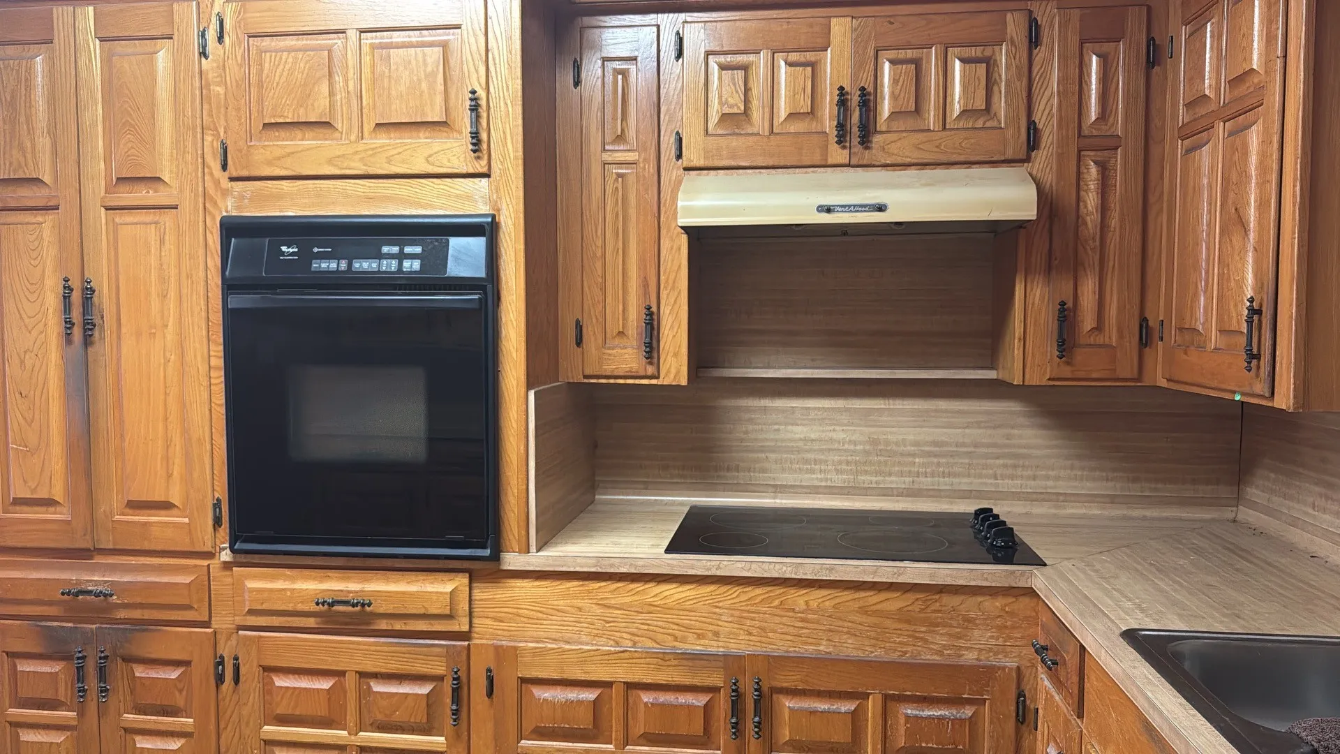 Single Family Residence For Sale in Henderson County , 609 N Martin Street, Malakoff, Texas 75148, 3 Bedroom, 2 Bathroom, 2 Garage spaces, 2,058 Sqft, built in 1956, Preowned, mls#21086349, Real Estate Agent in Malakoff, Homes For Sale in Henderson county, Homes For Sale in Malakoff, Realtor in Malakoff Texas, Real Estate Brokerage Independent Realty Texas, Luminita Cordes Realtor
