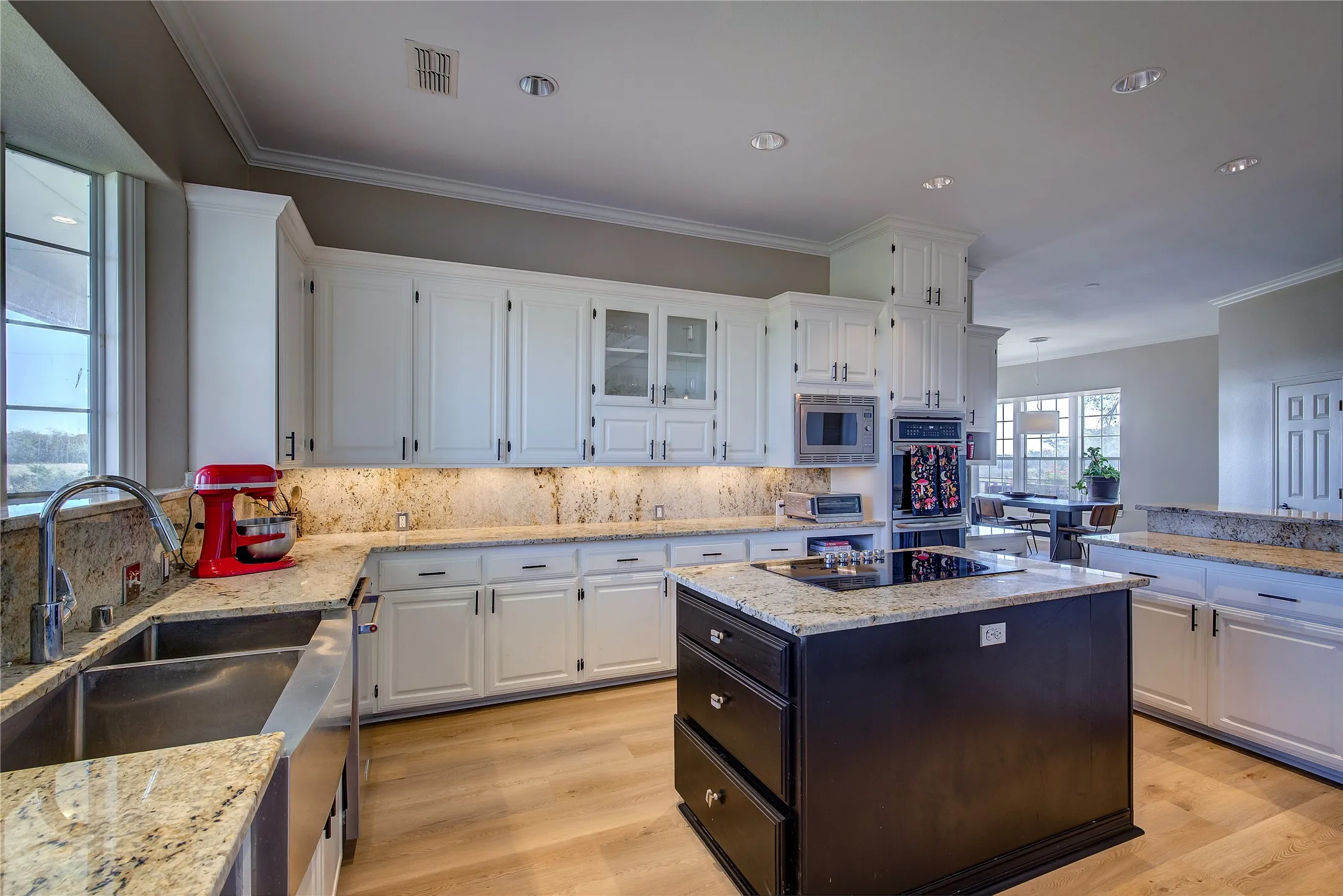 Look at all that storage!  And that beautiful sink!
