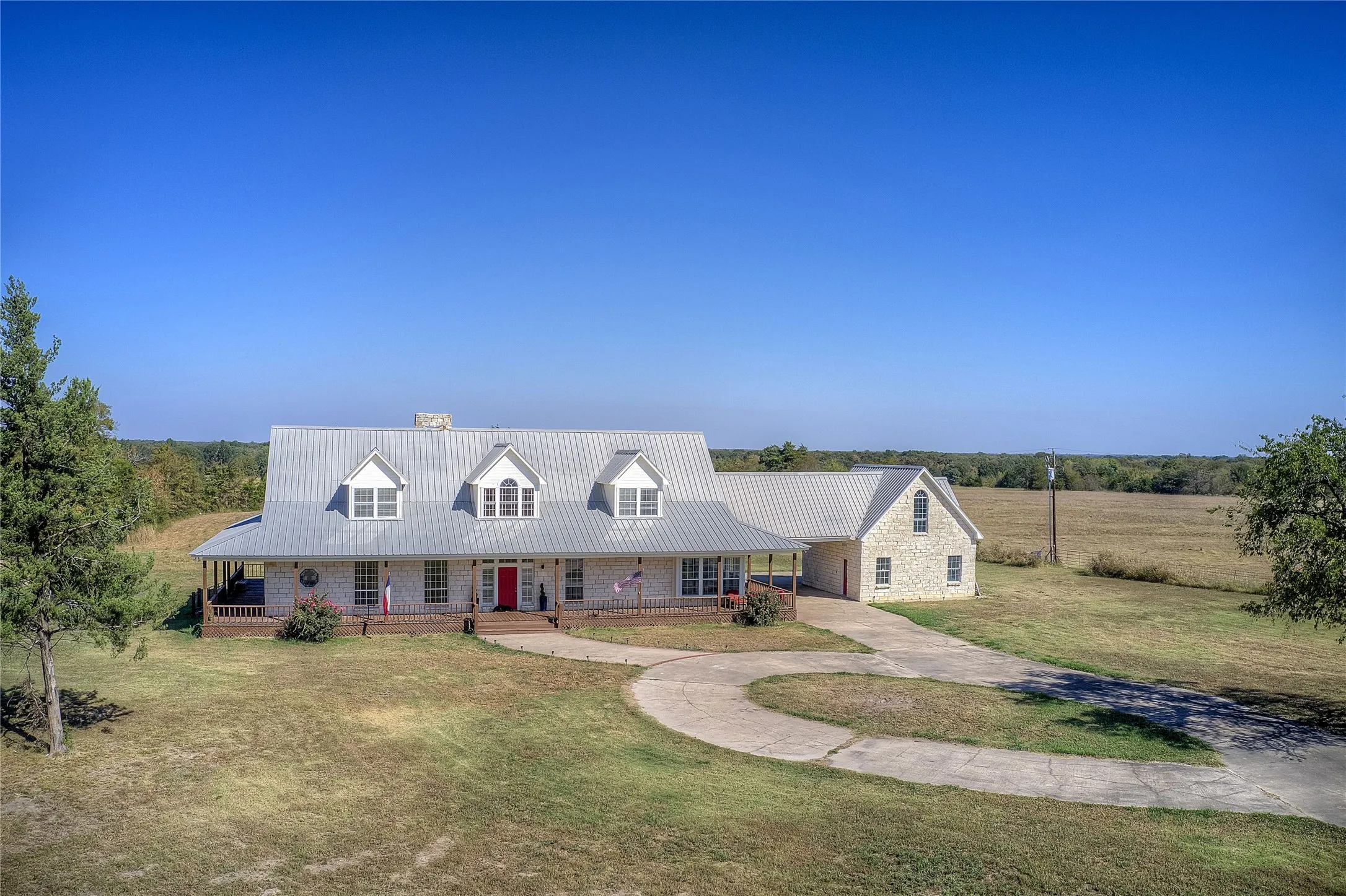 Single Family Residence For Sale in Hopkins County , 3788 County Road 4760, Sulphur Springs, Texas 75482, 5 Bedroom, 6 Bathroom, 2 Garage spaces, 4,546 Sqft, built in 1995, Preowned, mls#21084047, Real Estate Agent in Sulphur Springs, Homes For Sale in Hopkins county, Homes For Sale in Sulphur Springs, Realtor in Sulphur Springs Texas, Real Estate Brokerage Independent Realty Texas, Luminita Cordes Realtor