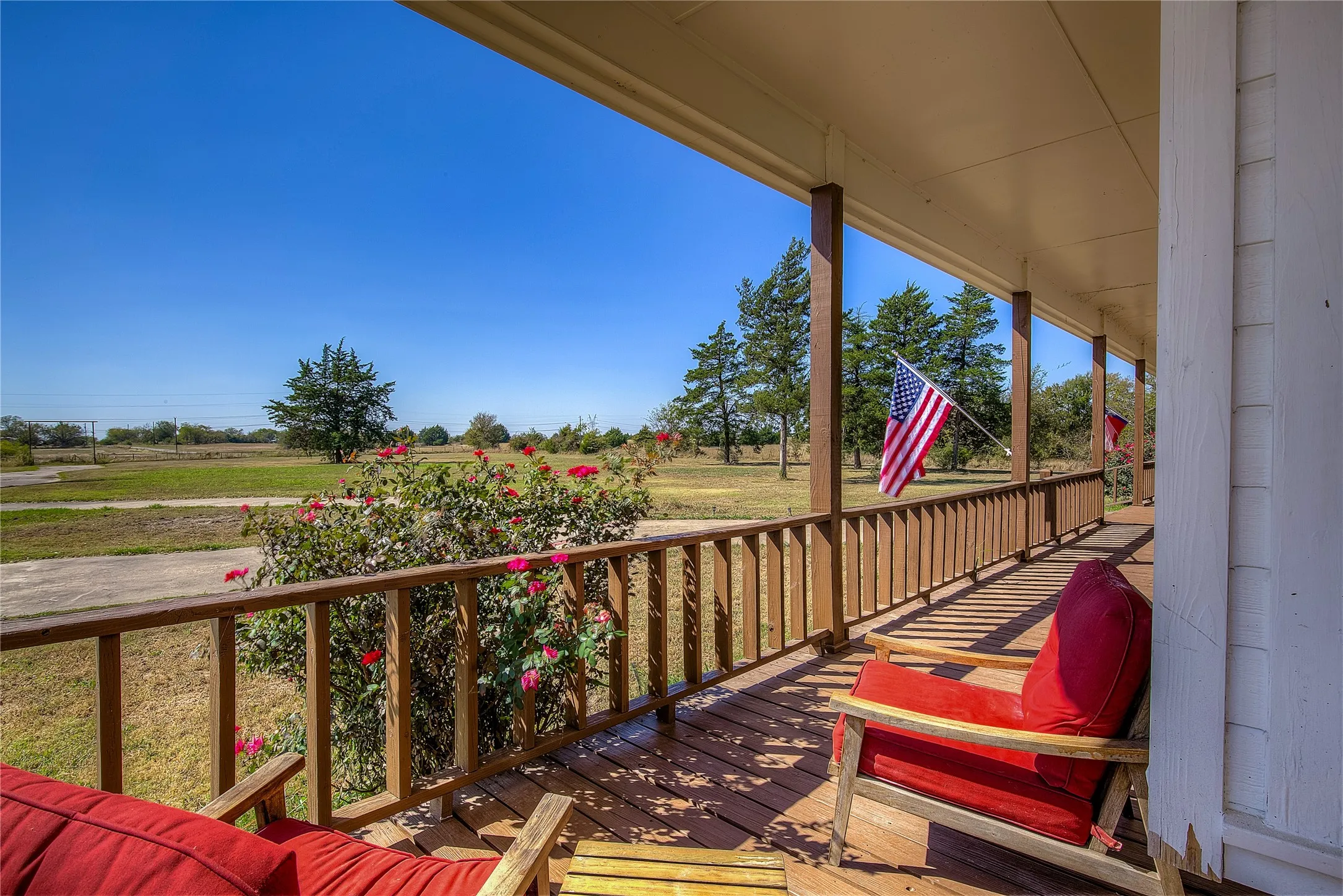 Single Family Residence For Sale in Hopkins County , 3788 County Road 4760, Sulphur Springs, Texas 75482, 5 Bedroom, 6 Bathroom, 2 Garage spaces, 4,546 Sqft, built in 1995, Preowned, mls#21084047, Real Estate Agent in Sulphur Springs, Homes For Sale in Hopkins county, Homes For Sale in Sulphur Springs, Realtor in Sulphur Springs Texas, Real Estate Brokerage Independent Realty Texas, Luminita Cordes Realtor