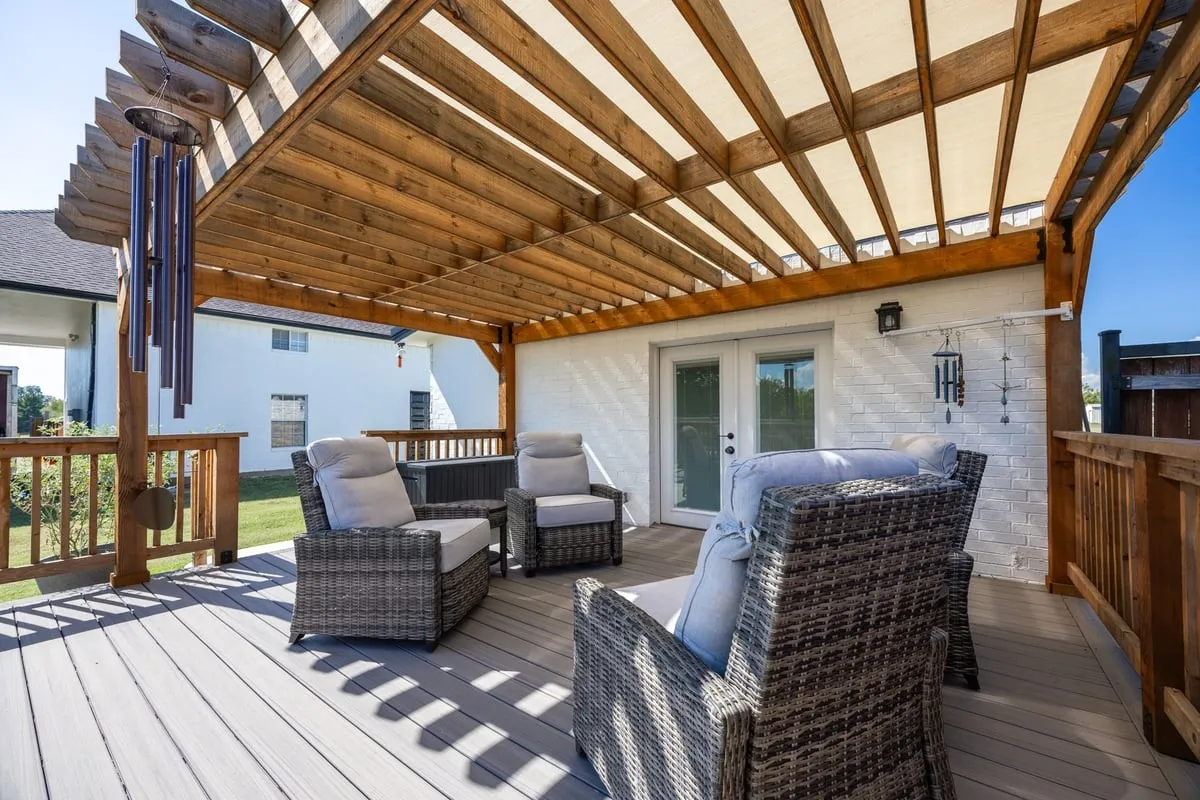 Guest House rear covered deck.