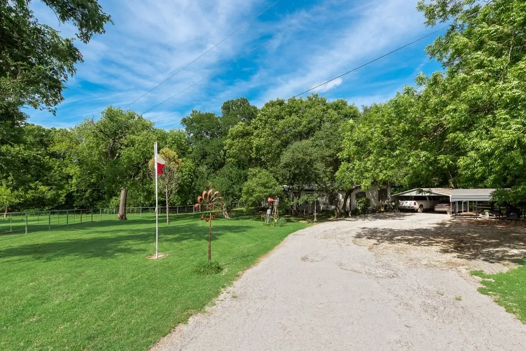 Farm For Sale in Ellis County , 510 N D Ranch Road, Maypearl, Texas 76064, 5 Bedroom, 3 Bathroom, Garage spaces, 1,904 Sqft, built in 1983, mls#21089920, Real Estate Agent in Maypearl, Homes For Sale in Ellis county, Homes For Sale in Maypearl, Realtor in Maypearl Texas, Real Estate Brokerage Independent Realty Texas, Luminita Cordes Realtor