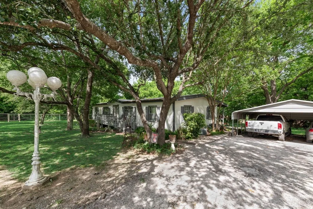 Farm For Sale in Ellis County , 510 N D Ranch Road, Maypearl, Texas 76064, 5 Bedroom, 3 Bathroom, Garage spaces, 1,904 Sqft, built in 1983, mls#21089920, Real Estate Agent in Maypearl, Homes For Sale in Ellis county, Homes For Sale in Maypearl, Realtor in Maypearl Texas, Real Estate Brokerage Independent Realty Texas, Luminita Cordes Realtor