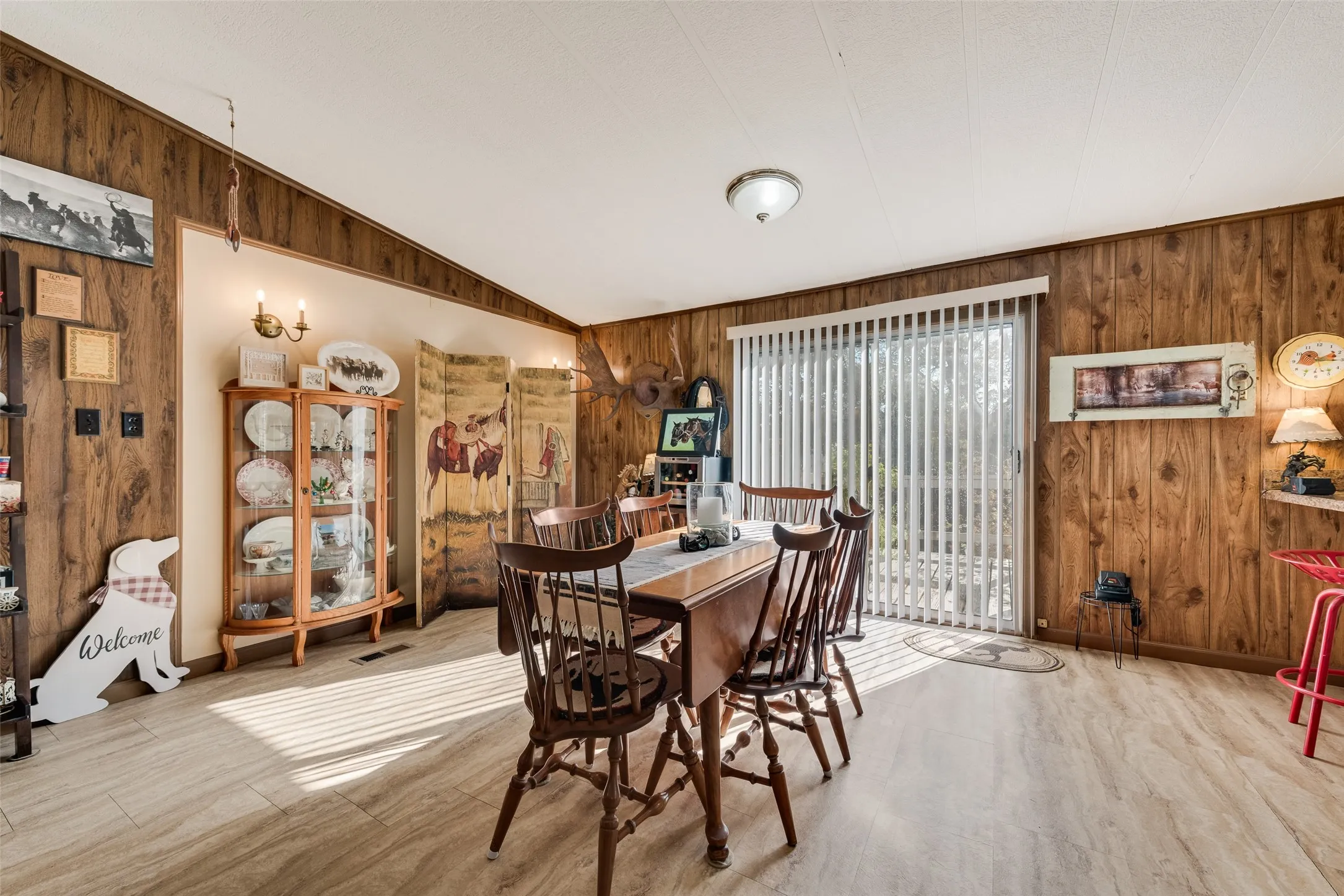 Farm For Sale in Ellis County , 510 N D Ranch Road, Maypearl, Texas 76064, 5 Bedroom, 3 Bathroom, Garage spaces, 1,904 Sqft, built in 1983, mls#21089920, Real Estate Agent in Maypearl, Homes For Sale in Ellis county, Homes For Sale in Maypearl, Realtor in Maypearl Texas, Real Estate Brokerage Independent Realty Texas, Luminita Cordes Realtor