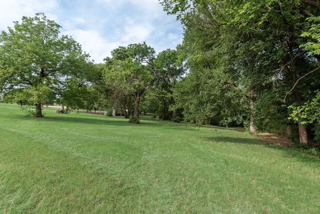 Farm For Sale in Ellis County , 510 N D Ranch Road, Maypearl, Texas 76064, 5 Bedroom, 3 Bathroom, Garage spaces, 1,904 Sqft, built in 1983, mls#21089920, Real Estate Agent in Maypearl, Homes For Sale in Ellis county, Homes For Sale in Maypearl, Realtor in Maypearl Texas, Real Estate Brokerage Independent Realty Texas, Luminita Cordes Realtor