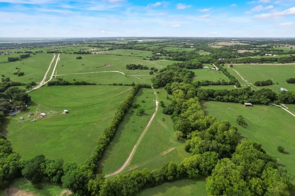 Farm For Sale in Ellis County , 510 N D Ranch Road, Maypearl, Texas 76064, 5 Bedroom, 3 Bathroom, Garage spaces, 1,904 Sqft, built in 1983, mls#21089920, Real Estate Agent in Maypearl, Homes For Sale in Ellis county, Homes For Sale in Maypearl, Realtor in Maypearl Texas, Real Estate Brokerage Independent Realty Texas, Luminita Cordes Realtor