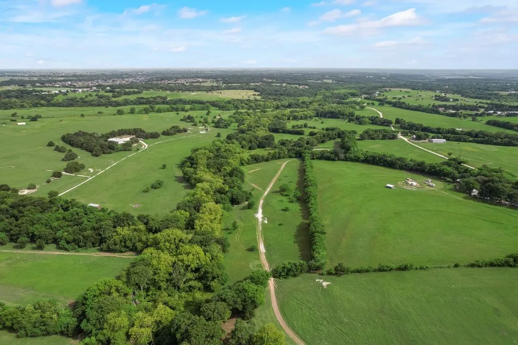 Farm For Sale in Ellis County , 510 N D Ranch Road, Maypearl, Texas 76064, 5 Bedroom, 3 Bathroom, Garage spaces, 1,904 Sqft, built in 1983, mls#21089920, Real Estate Agent in Maypearl, Homes For Sale in Ellis county, Homes For Sale in Maypearl, Realtor in Maypearl Texas, Real Estate Brokerage Independent Realty Texas, Luminita Cordes Realtor