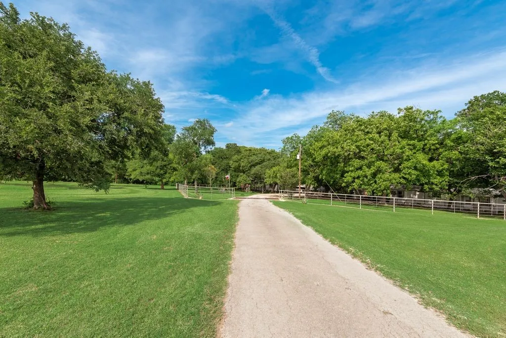 Farm For Sale in Ellis County , 510 N D Ranch Road, Maypearl, Texas 76064, 5 Bedroom, 3 Bathroom, Garage spaces, 1,904 Sqft, built in 1983, mls#21089920, Real Estate Agent in Maypearl, Homes For Sale in Ellis county, Homes For Sale in Maypearl, Realtor in Maypearl Texas, Real Estate Brokerage Independent Realty Texas, Luminita Cordes Realtor