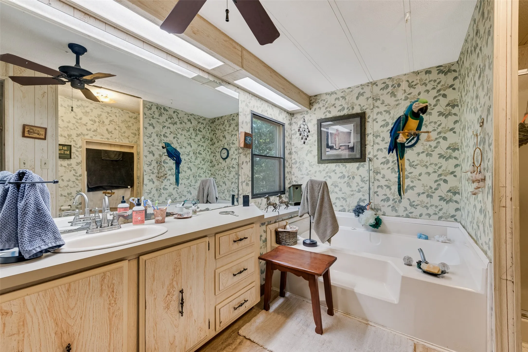 Farm For Sale in Ellis County , 510 N D Ranch Road, Maypearl, Texas 76064, 5 Bedroom, 3 Bathroom, Garage spaces, 1,904 Sqft, built in 1983, mls#21089920, Real Estate Agent in Maypearl, Homes For Sale in Ellis county, Homes For Sale in Maypearl, Realtor in Maypearl Texas, Real Estate Brokerage Independent Realty Texas, Luminita Cordes Realtor