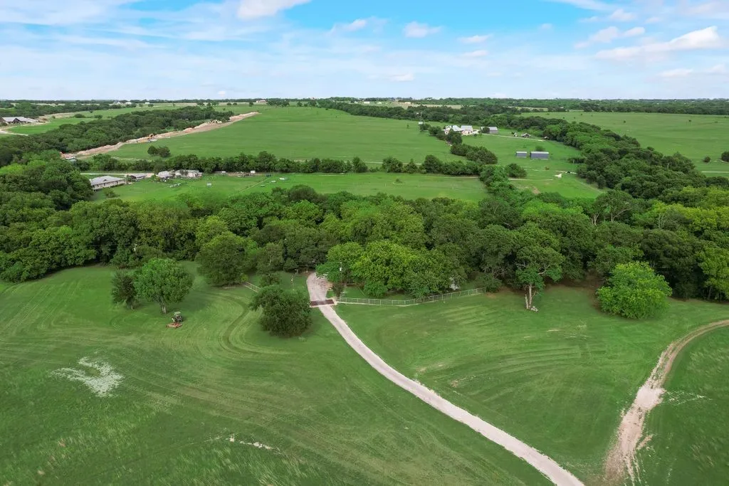 Farm For Sale in Ellis County , 510 N D Ranch Road, Maypearl, Texas 76064, 5 Bedroom, 3 Bathroom, Garage spaces, 1,904 Sqft, built in 1983, mls#21089920, Real Estate Agent in Maypearl, Homes For Sale in Ellis county, Homes For Sale in Maypearl, Realtor in Maypearl Texas, Real Estate Brokerage Independent Realty Texas, Luminita Cordes Realtor