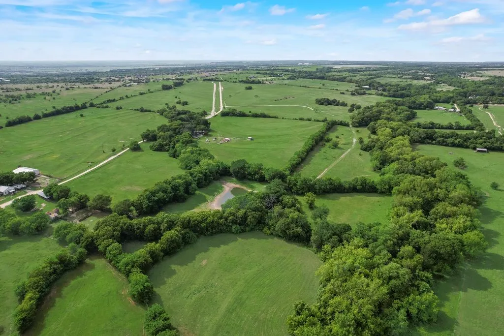 Farm For Sale in Ellis County , 510 N D Ranch Road, Maypearl, Texas 76064, 5 Bedroom, 3 Bathroom, Garage spaces, 1,904 Sqft, built in 1983, mls#21089920, Real Estate Agent in Maypearl, Homes For Sale in Ellis county, Homes For Sale in Maypearl, Realtor in Maypearl Texas, Real Estate Brokerage Independent Realty Texas, Luminita Cordes Realtor