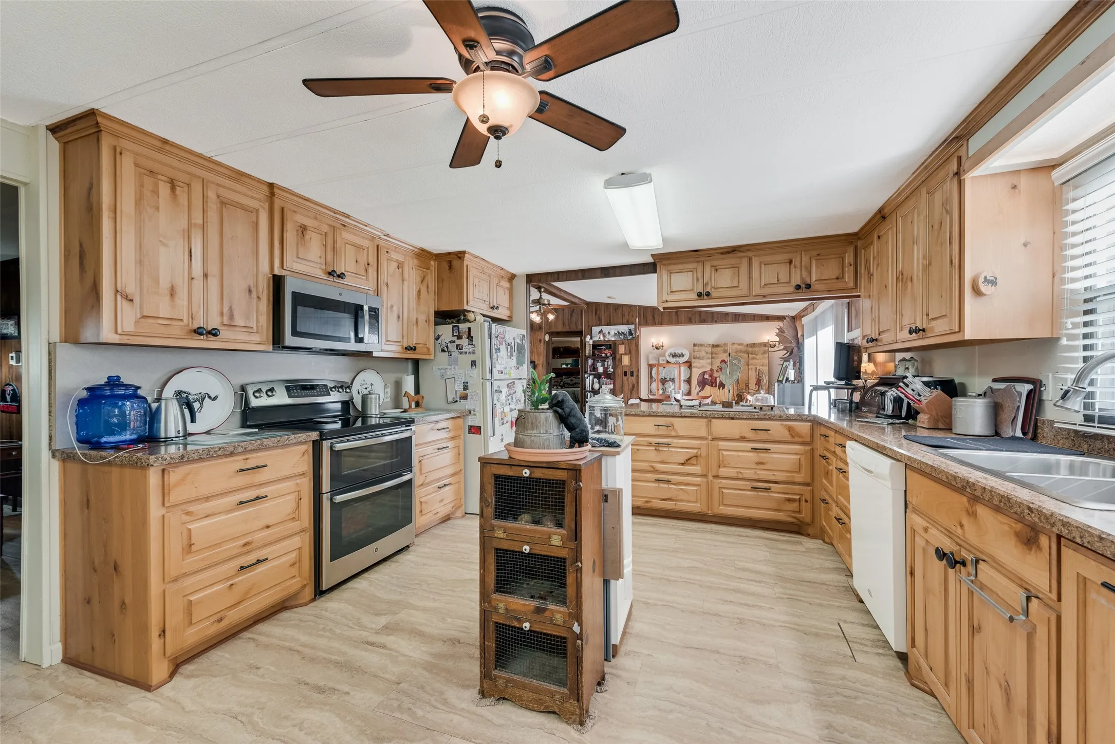 Farm For Sale in Ellis County , 510 N D Ranch Road, Maypearl, Texas 76064, 5 Bedroom, 3 Bathroom, Garage spaces, 1,904 Sqft, built in 1983, mls#21089920, Real Estate Agent in Maypearl, Homes For Sale in Ellis county, Homes For Sale in Maypearl, Realtor in Maypearl Texas, Real Estate Brokerage Independent Realty Texas, Luminita Cordes Realtor