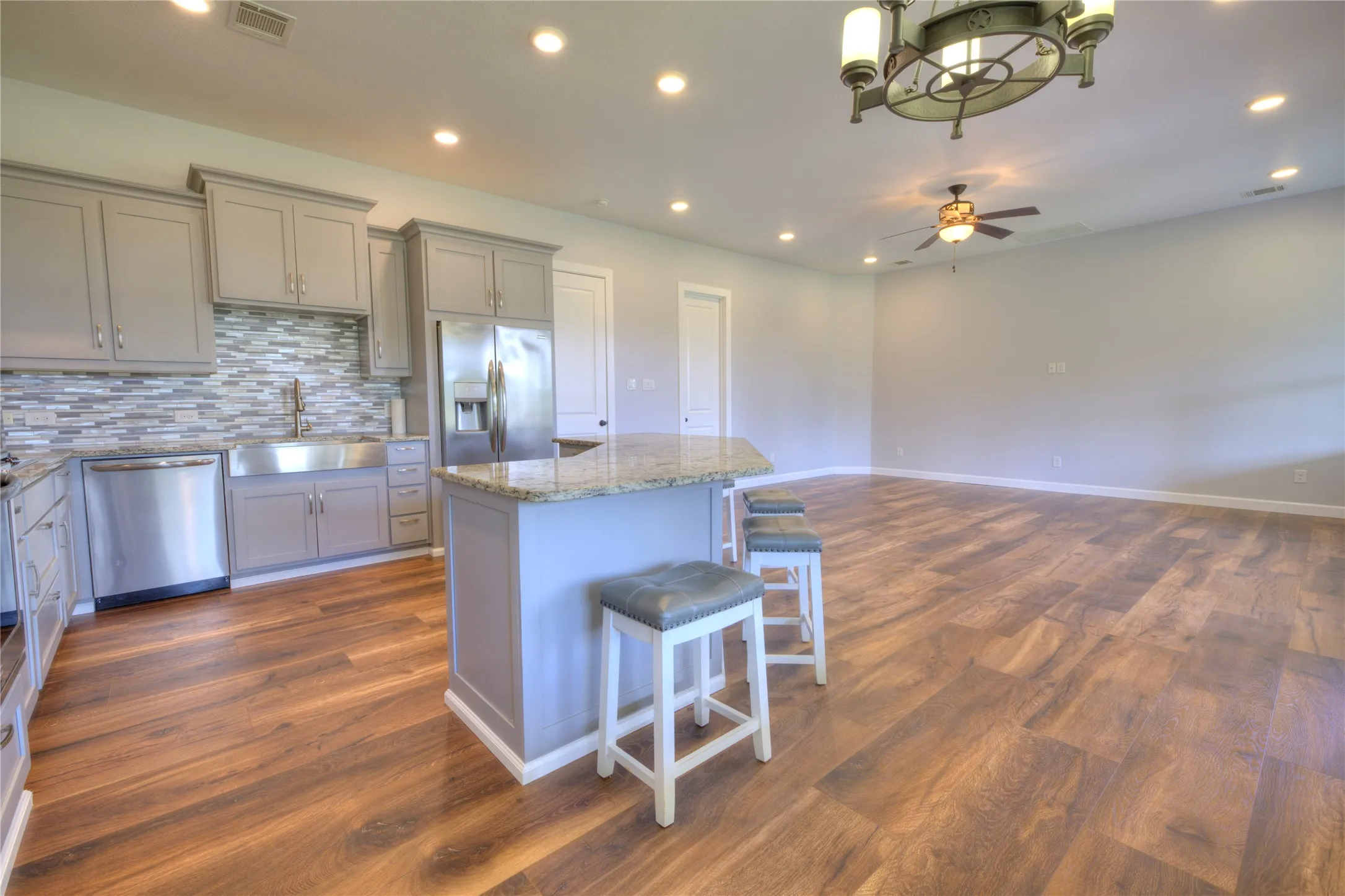 Farm For Sale in Cooke County , 1639 Bloomfield Road, Valley View, Texas 76272, 2 Bedroom, 3 Bathroom, Garage spaces, 2,256 Sqft, built in 2017, Preowned, mls#21089692, Real Estate Agent in Valley View, Homes For Sale in Cooke county, Homes For Sale in Valley View, Realtor in Valley View Texas, Real Estate Brokerage Independent Realty Texas, Luminita Cordes Realtor