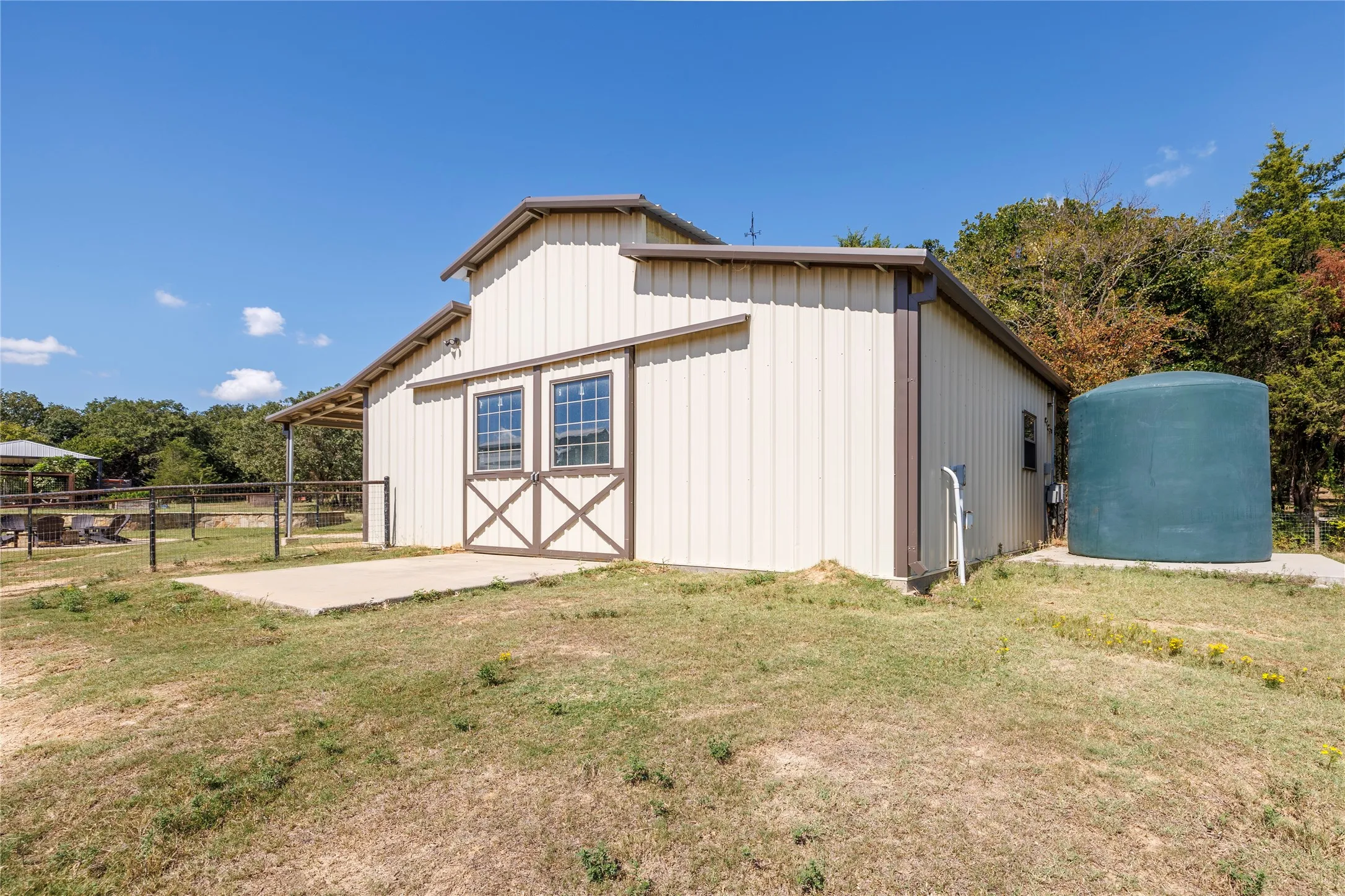 Farm For Sale in Cooke County , 1639 Bloomfield Road, Valley View, Texas 76272, 2 Bedroom, 3 Bathroom, Garage spaces, 2,256 Sqft, built in 2017, Preowned, mls#21089692, Real Estate Agent in Valley View, Homes For Sale in Cooke county, Homes For Sale in Valley View, Realtor in Valley View Texas, Real Estate Brokerage Independent Realty Texas, Luminita Cordes Realtor