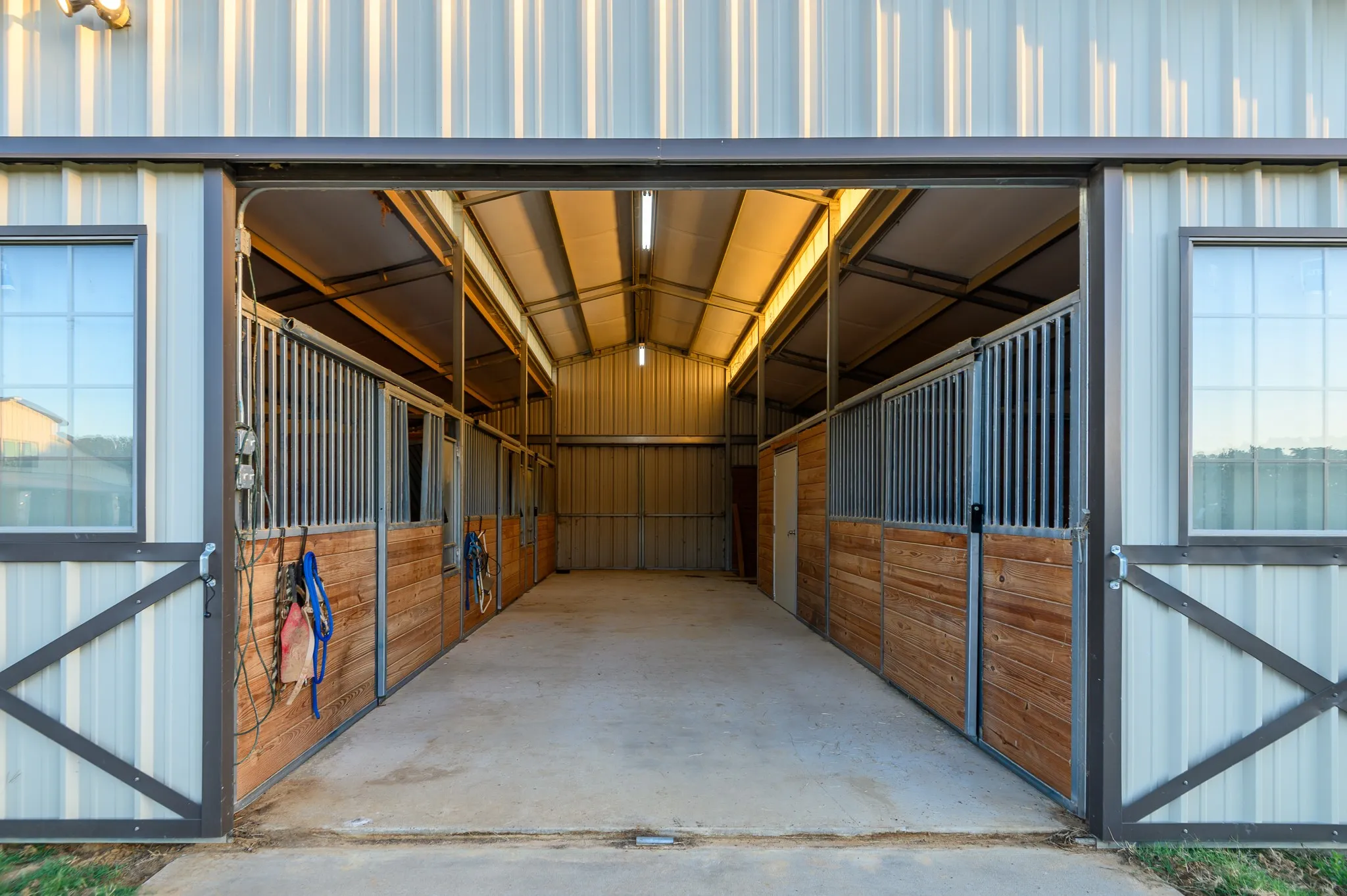 Farm For Sale in Cooke County , 1639 Bloomfield Road, Valley View, Texas 76272, 2 Bedroom, 3 Bathroom, Garage spaces, 2,256 Sqft, built in 2017, Preowned, mls#21089692, Real Estate Agent in Valley View, Homes For Sale in Cooke county, Homes For Sale in Valley View, Realtor in Valley View Texas, Real Estate Brokerage Independent Realty Texas, Luminita Cordes Realtor