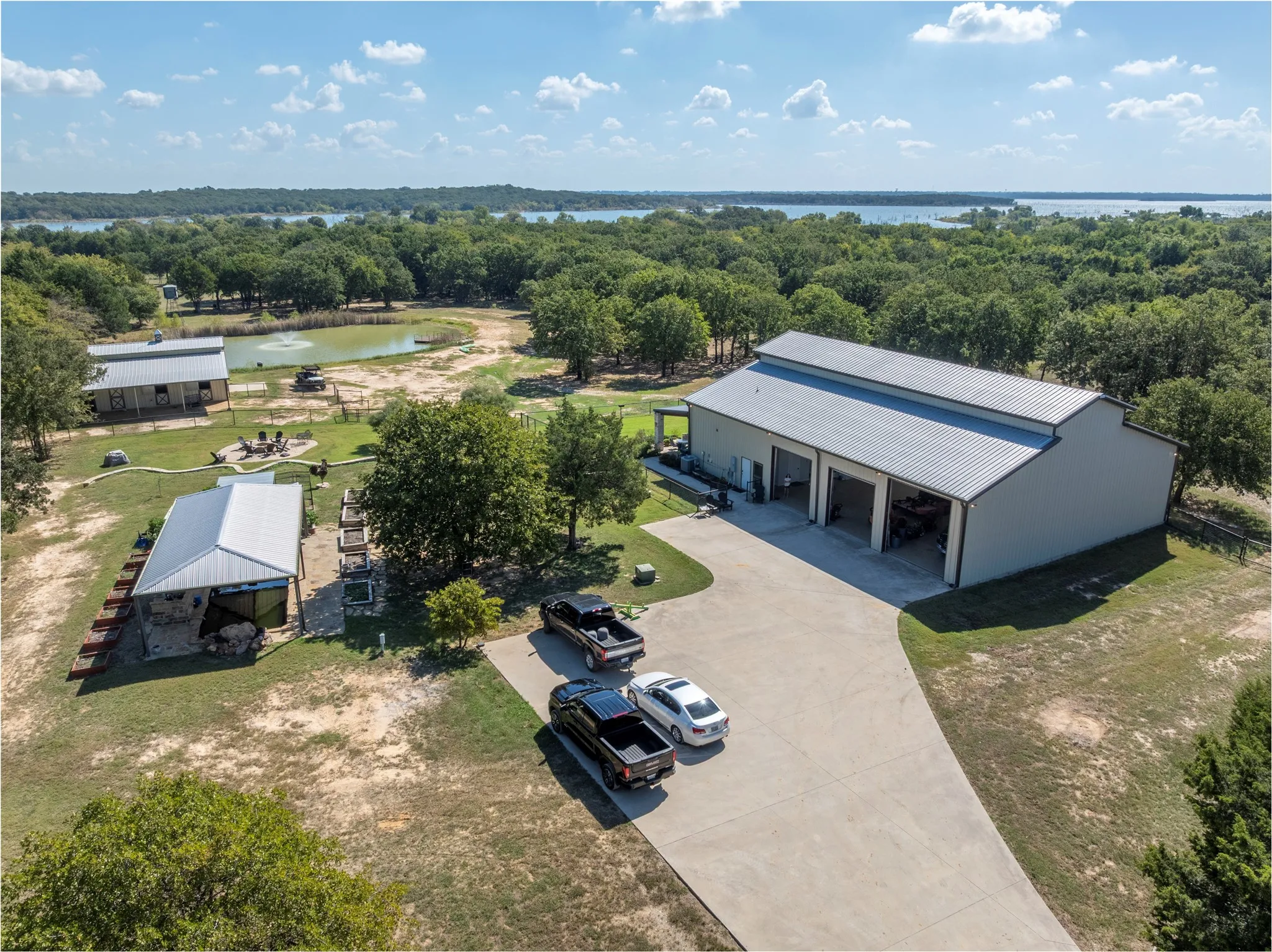 Farm For Sale in Cooke County , 1639 Bloomfield Road, Valley View, Texas 76272, 2 Bedroom, 3 Bathroom, Garage spaces, 2,256 Sqft, built in 2017, Preowned, mls#21089692, Real Estate Agent in Valley View, Homes For Sale in Cooke county, Homes For Sale in Valley View, Realtor in Valley View Texas, Real Estate Brokerage Independent Realty Texas, Luminita Cordes Realtor