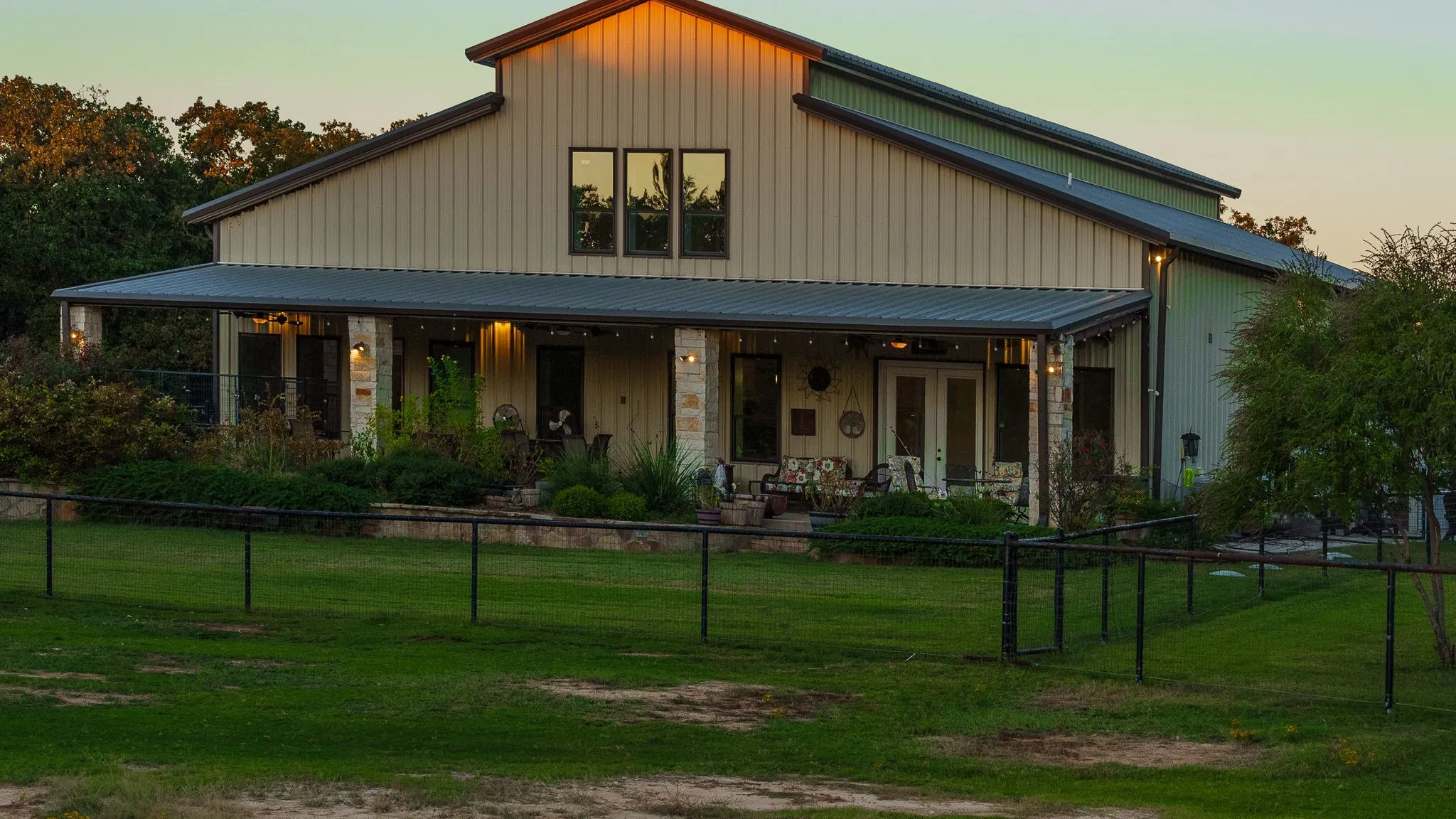 Farm For Sale in Cooke County , 1639 Bloomfield Road, Valley View, Texas 76272, 2 Bedroom, 3 Bathroom, Garage spaces, 2,256 Sqft, built in 2017, Preowned, mls#21089692, Real Estate Agent in Valley View, Homes For Sale in Cooke county, Homes For Sale in Valley View, Realtor in Valley View Texas, Real Estate Brokerage Independent Realty Texas, Luminita Cordes Realtor