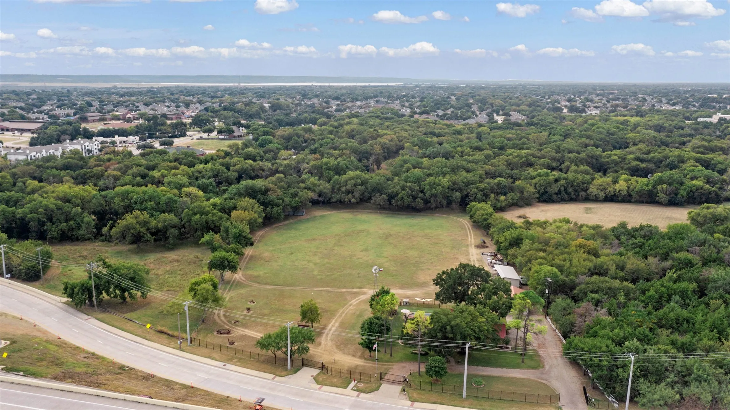 Premier commercial development opportunity on a 5.9-acre estate in Grand Prairie