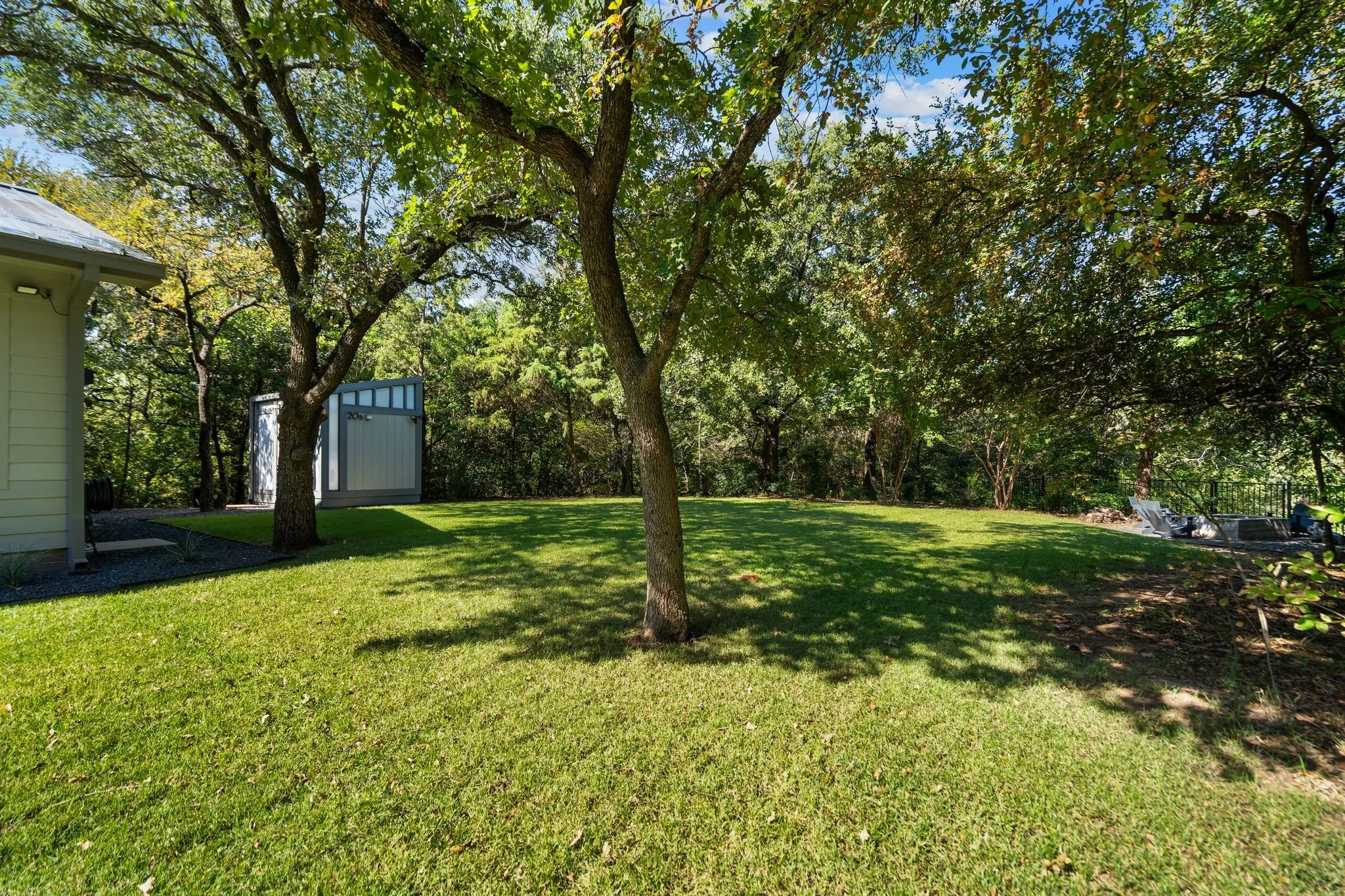 Single Family Residence For Sale in Denton County , 20 Horseshoe Drive, Highland Village, Texas 75077, 4 Bedroom, 4 Bathroom, Garage spaces, 3,221 Sqft, built in 1972, Preowned, mls#21090276, Real Estate Agent in Highland Village, Homes For Sale in Denton county, Homes For Sale in Highland Village, Realtor in Highland Village Texas, Real Estate Brokerage Independent Realty Texas, Luminita Cordes Realtor