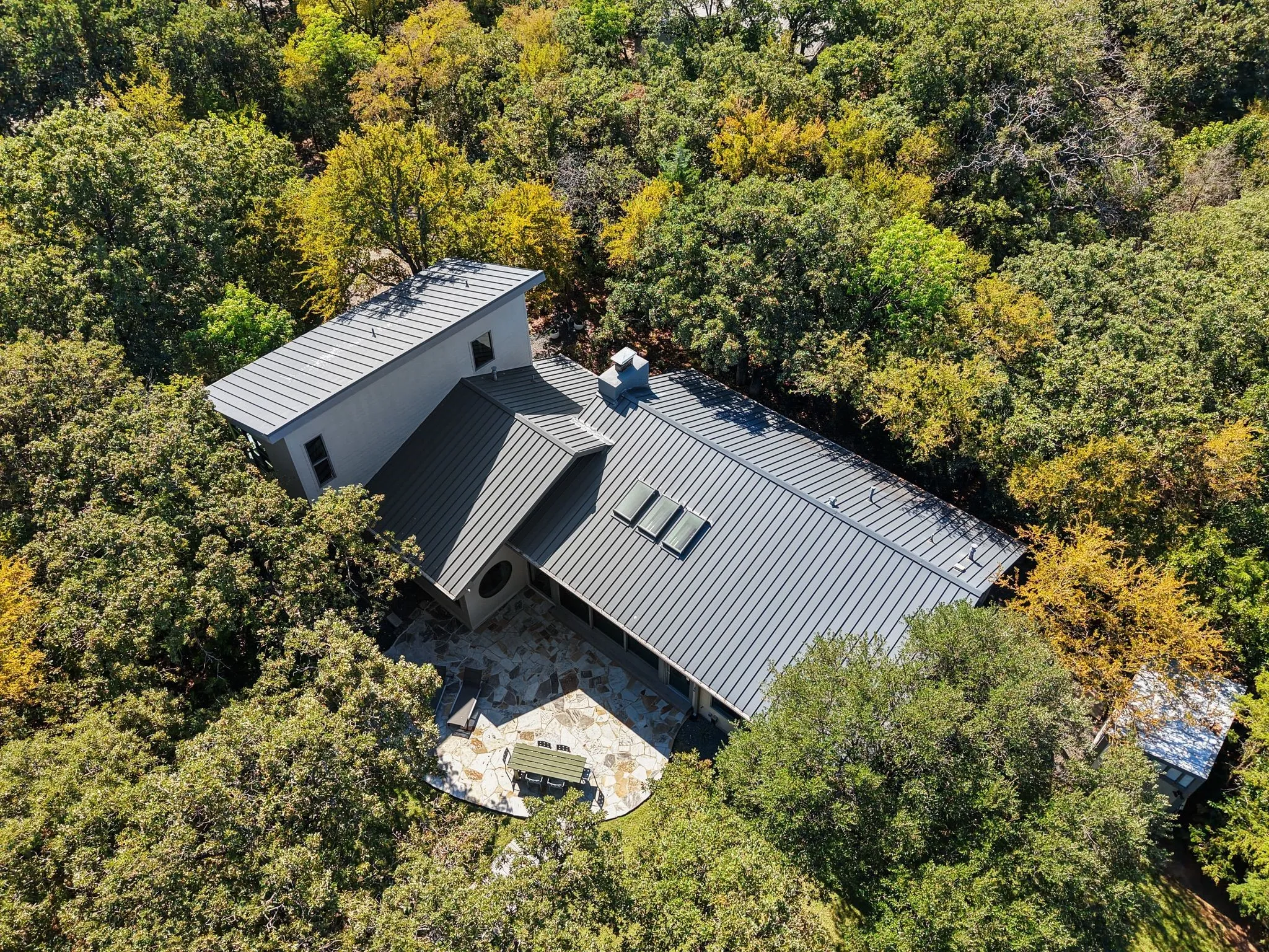 Single Family Residence For Sale in Denton County , 20 Horseshoe Drive, Highland Village, Texas 75077, 4 Bedroom, 4 Bathroom, Garage spaces, 3,221 Sqft, built in 1972, Preowned, mls#21090276, Real Estate Agent in Highland Village, Homes For Sale in Denton county, Homes For Sale in Highland Village, Realtor in Highland Village Texas, Real Estate Brokerage Independent Realty Texas, Luminita Cordes Realtor