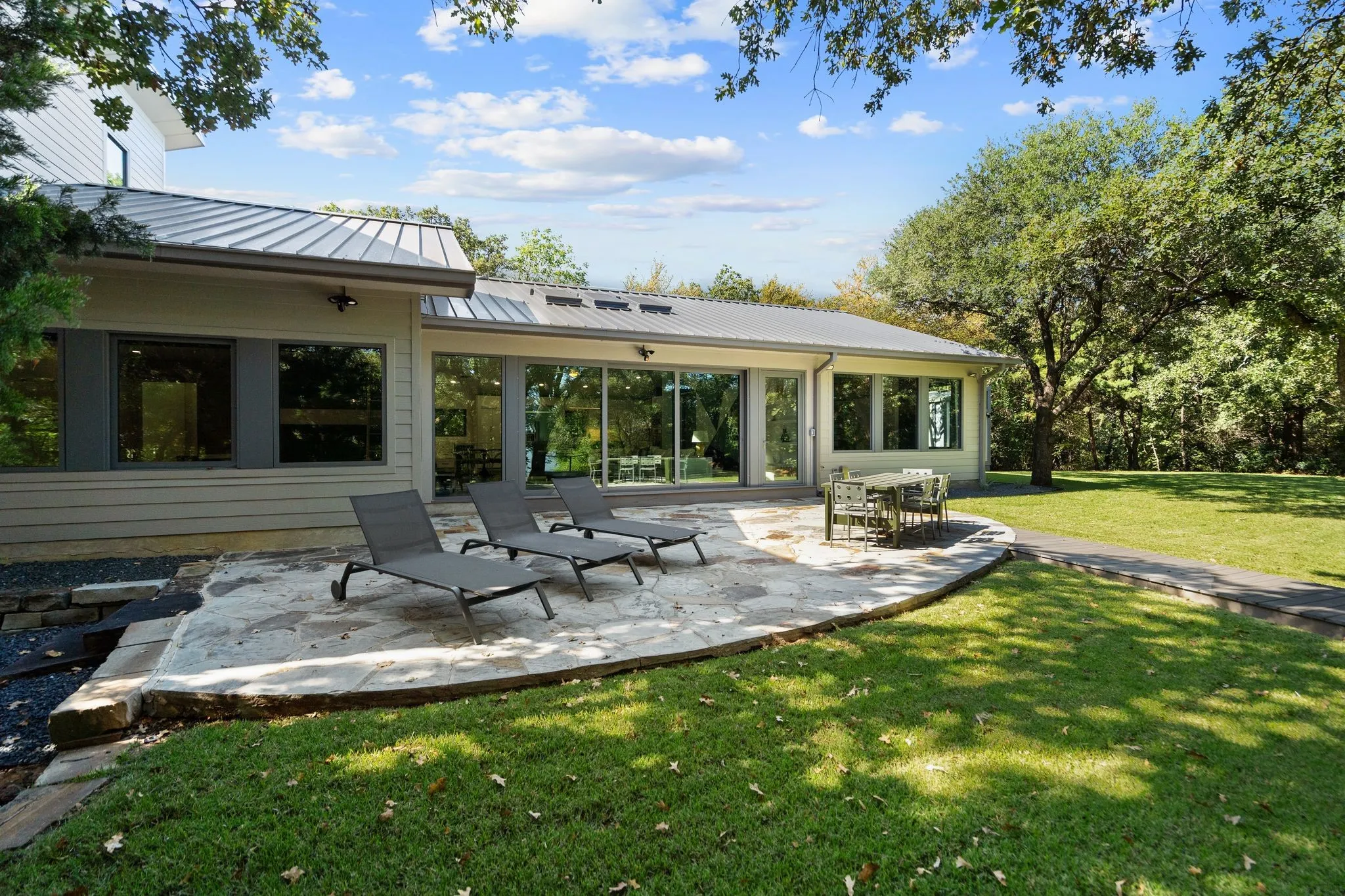 Single Family Residence For Sale in Denton County , 20 Horseshoe Drive, Highland Village, Texas 75077, 4 Bedroom, 4 Bathroom, Garage spaces, 3,221 Sqft, built in 1972, Preowned, mls#21090276, Real Estate Agent in Highland Village, Homes For Sale in Denton county, Homes For Sale in Highland Village, Realtor in Highland Village Texas, Real Estate Brokerage Independent Realty Texas, Luminita Cordes Realtor