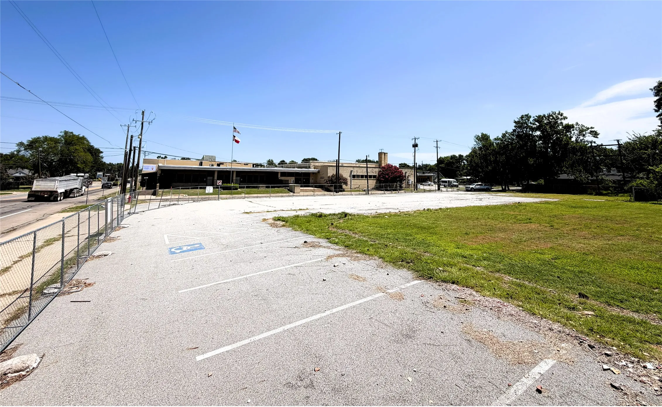 Unimproved Land For Sale in Fannin County , 920 N Center Street, Bonham, Texas 75418, 0, 0, Garage spaces, 0 Sqft, built in 2000, Preowned, mls#21090466, Real Estate Agent in Bonham, Homes For Sale in Fannin county, Homes For Sale in Bonham, Realtor in Bonham Texas, Real Estate Brokerage Independent Realty Texas, Luminita Cordes Realtor