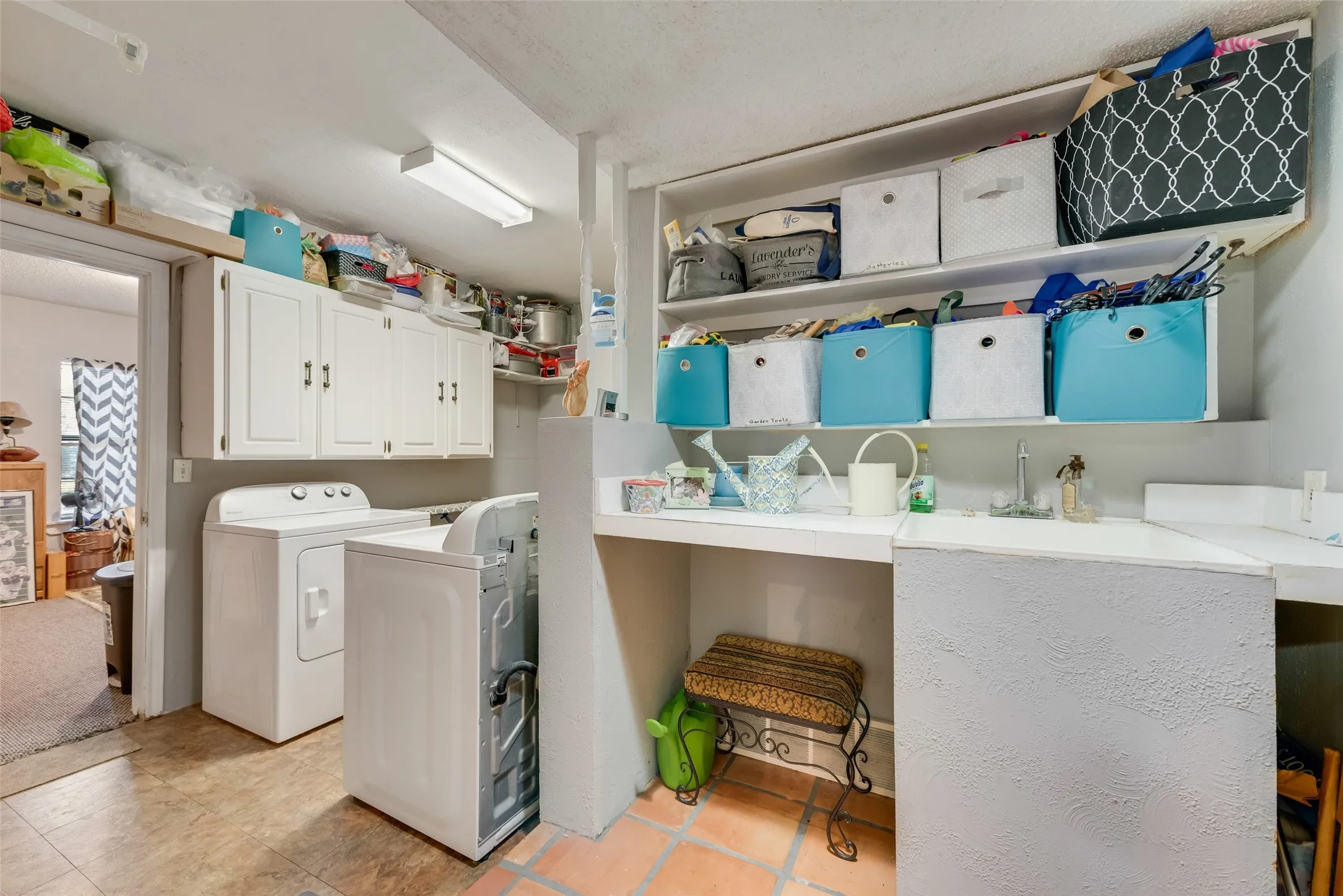 Single Family Residence For Sale in Ellis County , 2308 Louise Lane, Ennis, Texas 75119, 4 Bedroom, 3 Bathroom, Garage spaces, 2,666 Sqft, built in 1972, Preowned, mls#21089894, Real Estate Agent in Ennis, Homes For Sale in Ellis county, Homes For Sale in Ennis, Realtor in Ennis Texas, Real Estate Brokerage Independent Realty Texas, Luminita Cordes Realtor